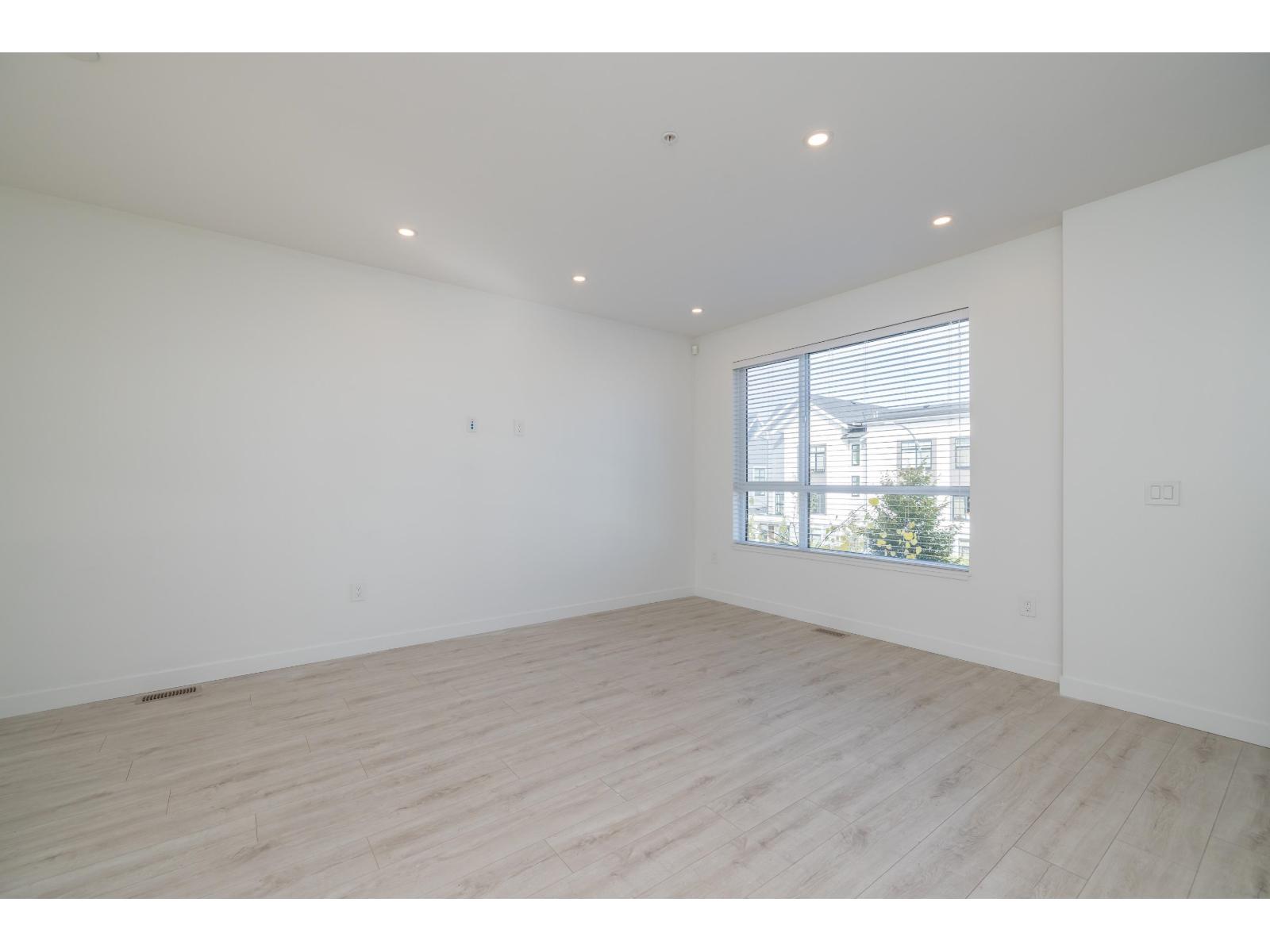105 20150 81 Avenue Property Photo 9
