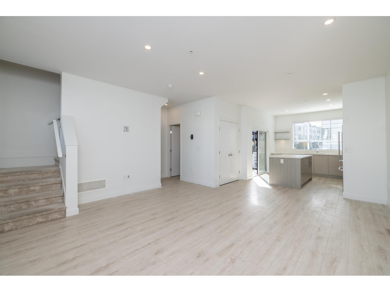 105 20150 81 Avenue Property Photo 12