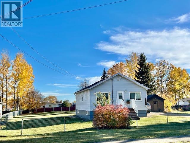 5604 49 Street Property Photo 1
