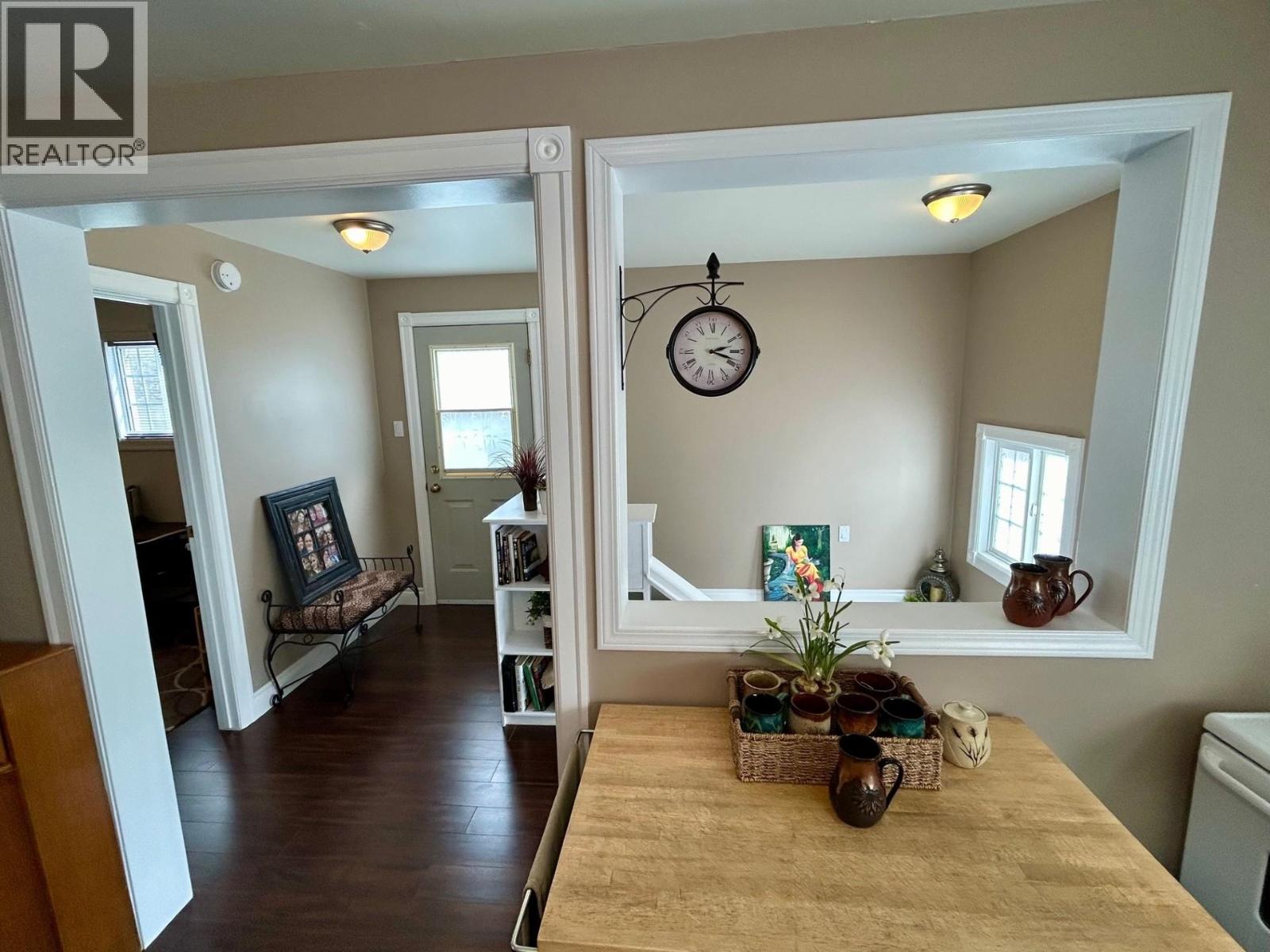 5604 49 Street Property Photo 4