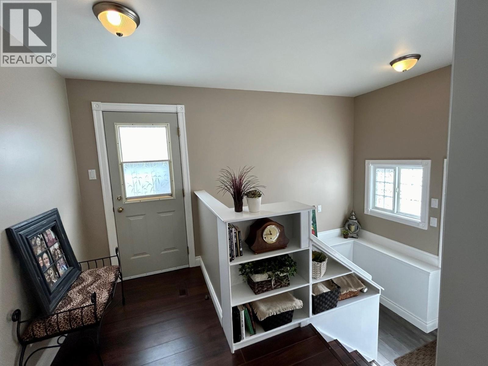 5604 49 Street Property Photo 6