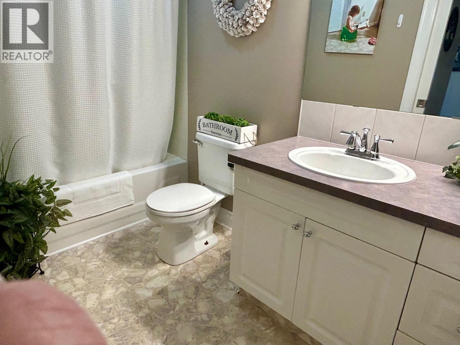 5604 49 Street Property Photo 11