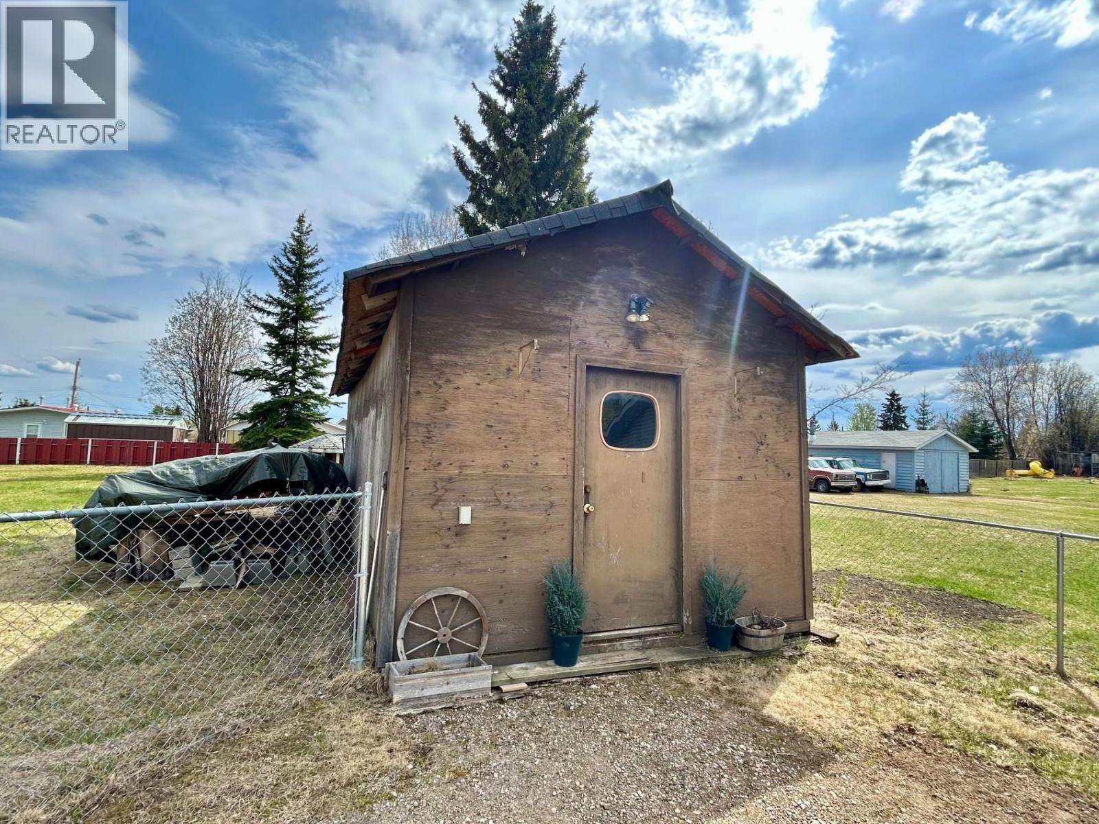 5604 49 Street Property Photo 18