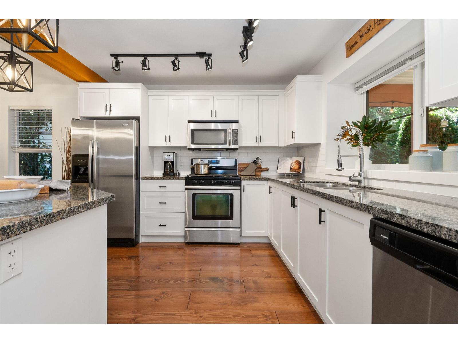 1825 Mossy Green Way Property Photo 3