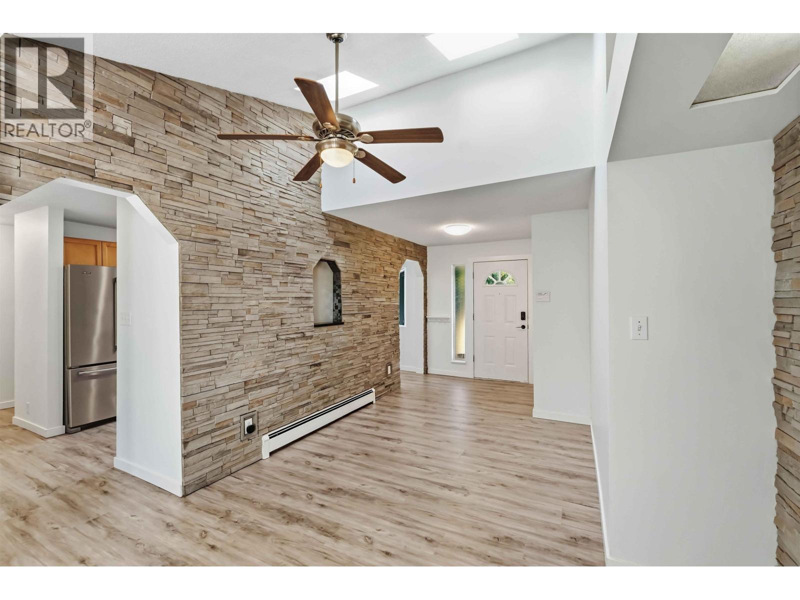 20225 Lorne Avenue Property Photo 3