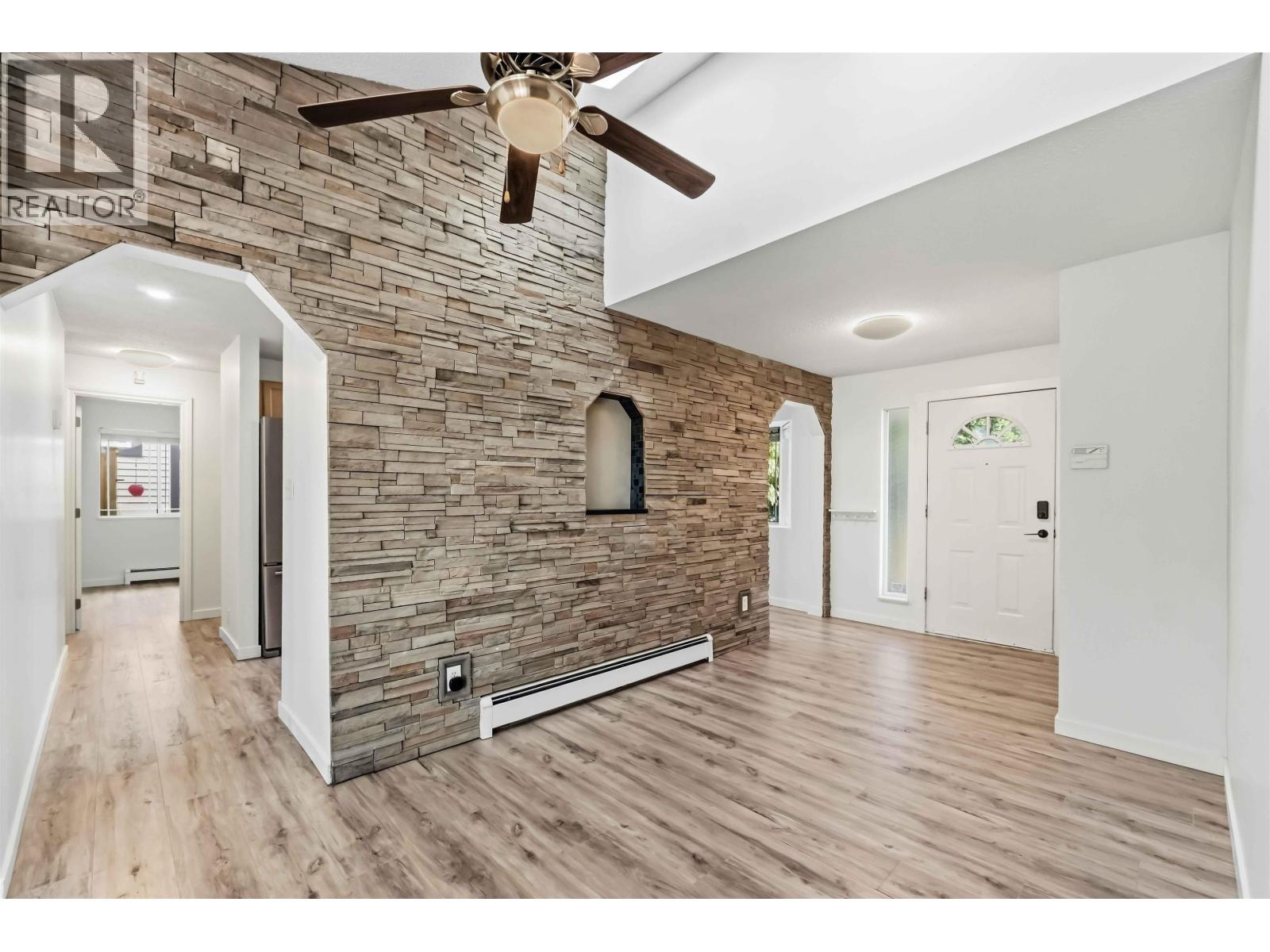 20225 Lorne Avenue Property Photo 4