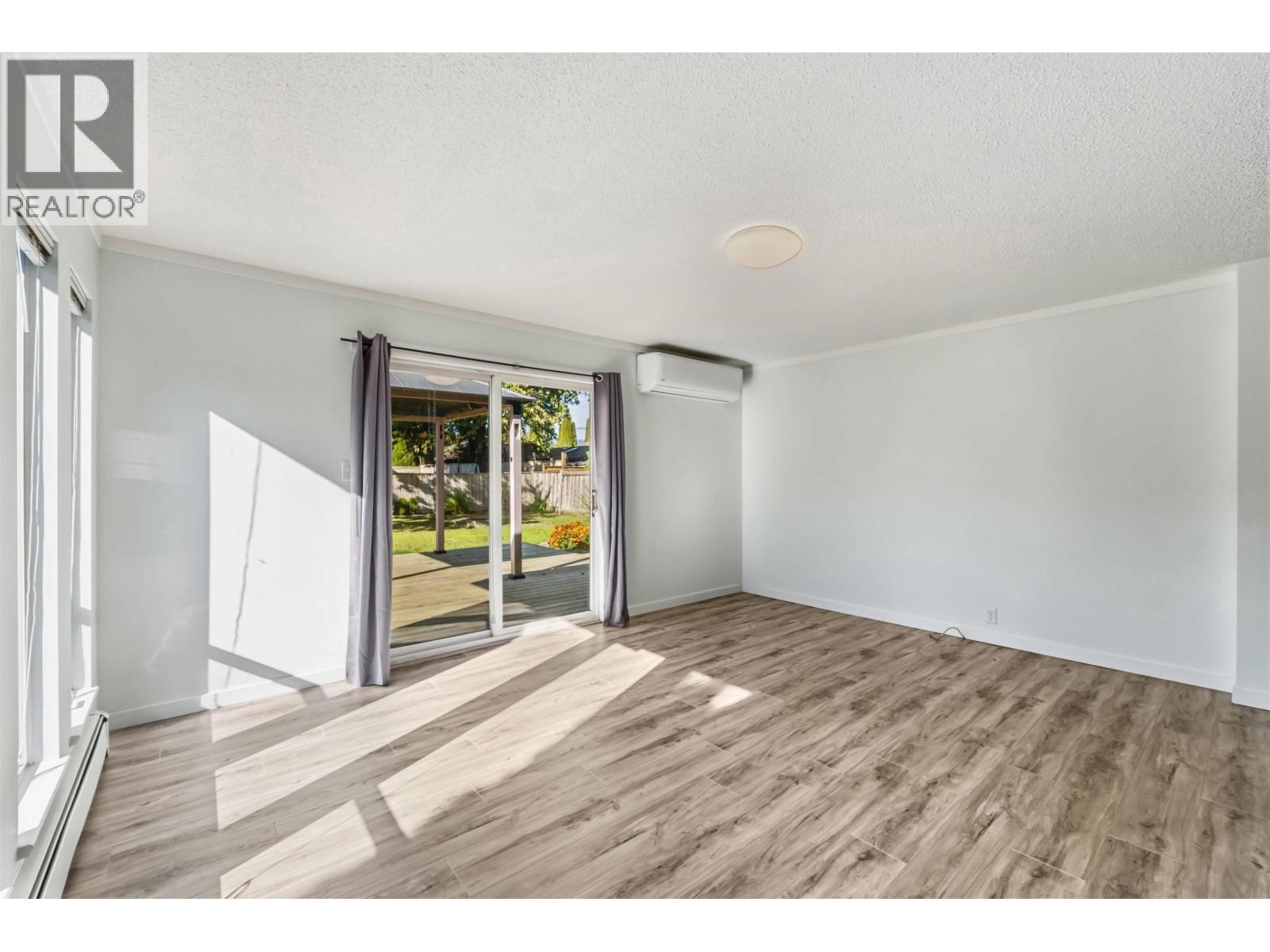 20225 Lorne Avenue Property Photo 6
