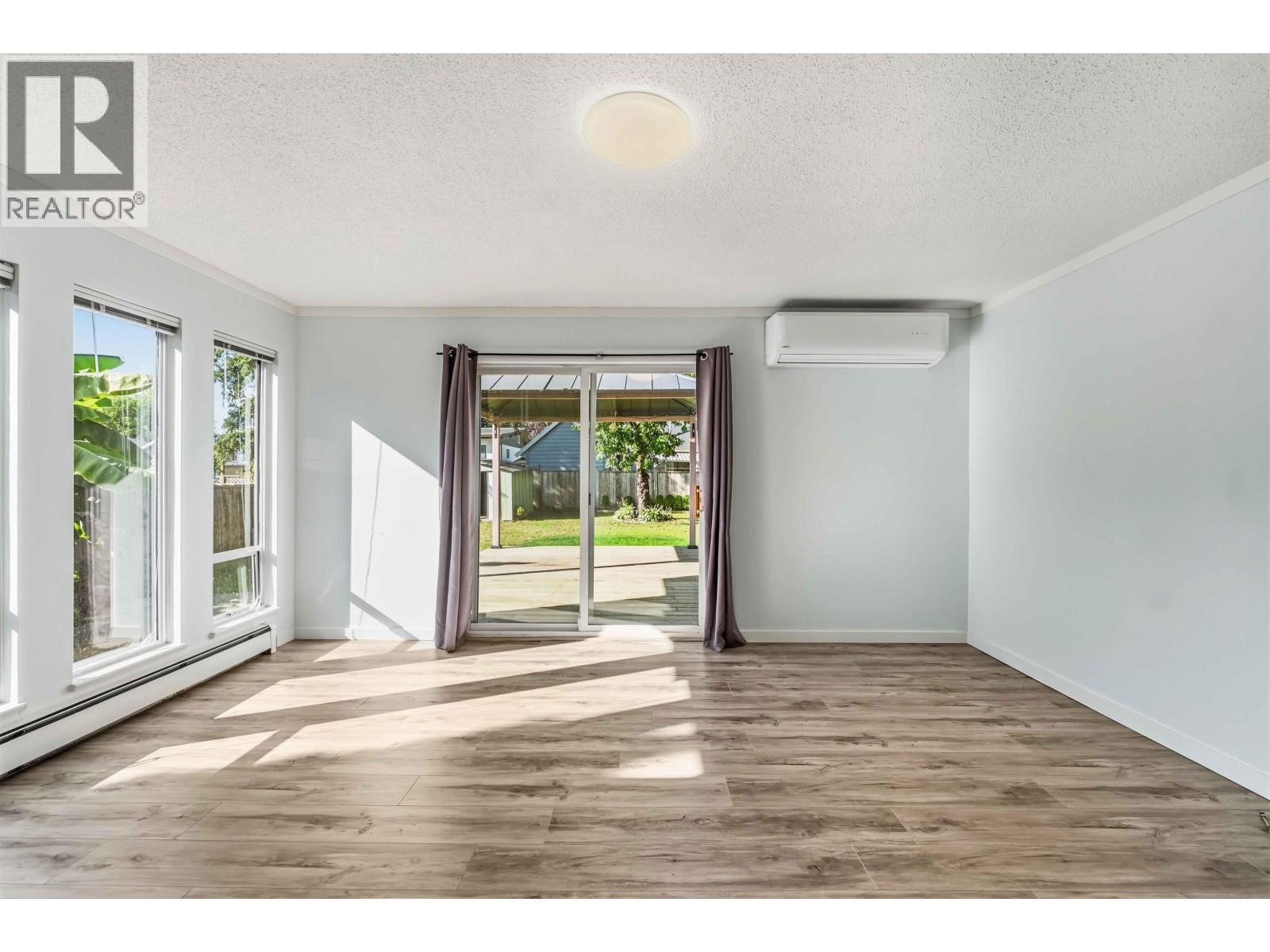 20225 Lorne Avenue Property Photo 7