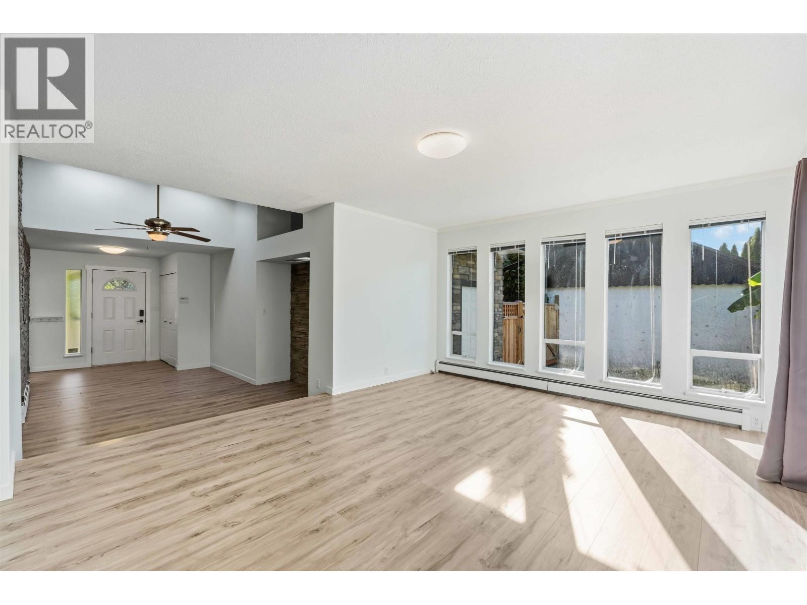 20225 Lorne Avenue Property Photo 8