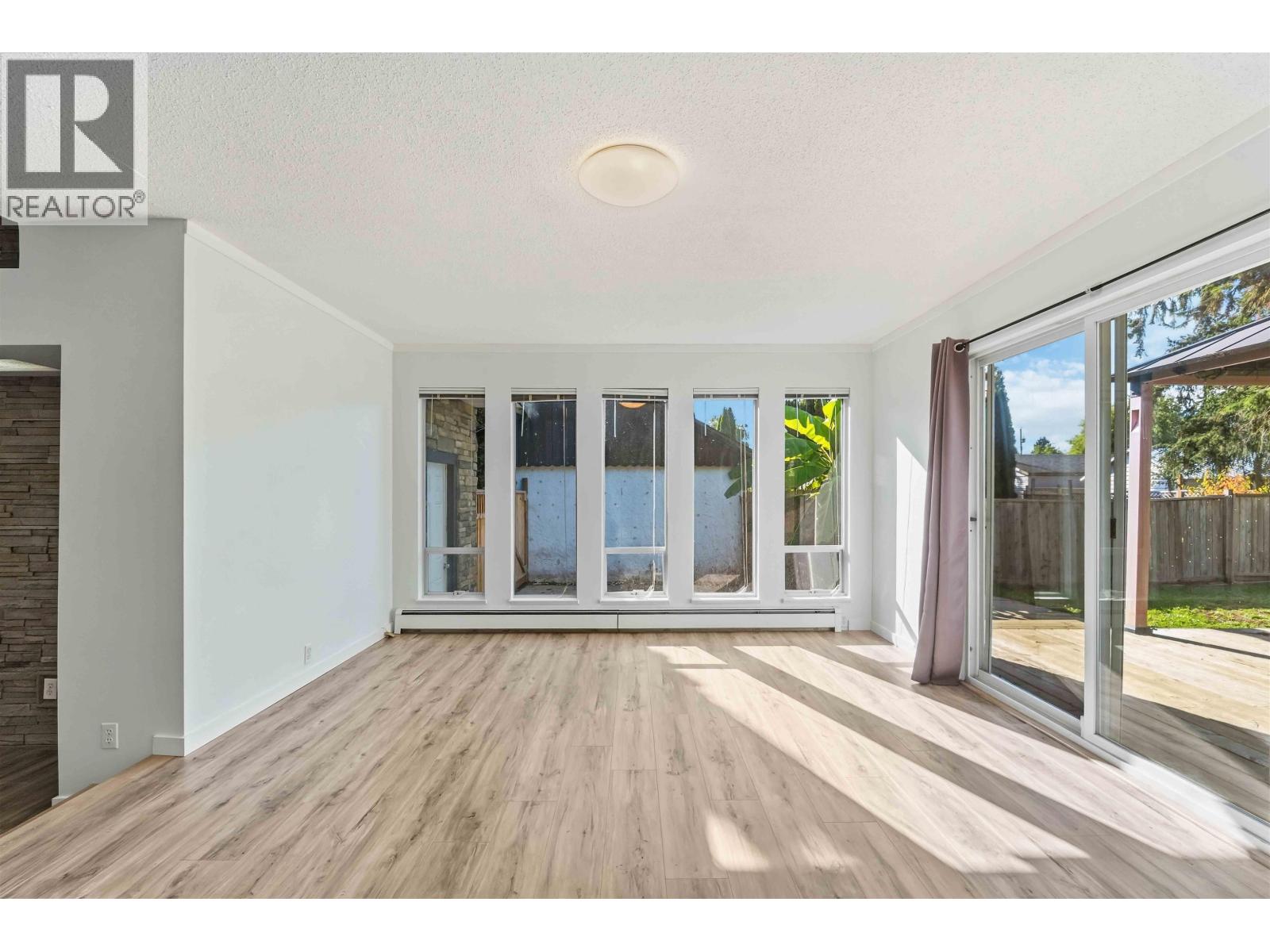 20225 Lorne Avenue Property Photo 9