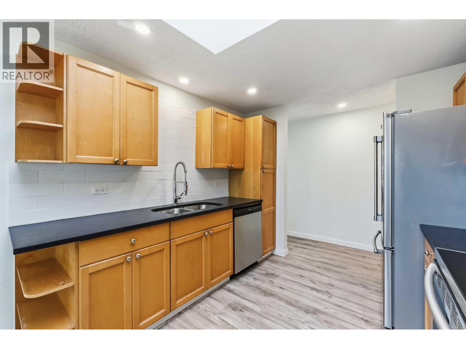 20225 Lorne Avenue Property Photo 10