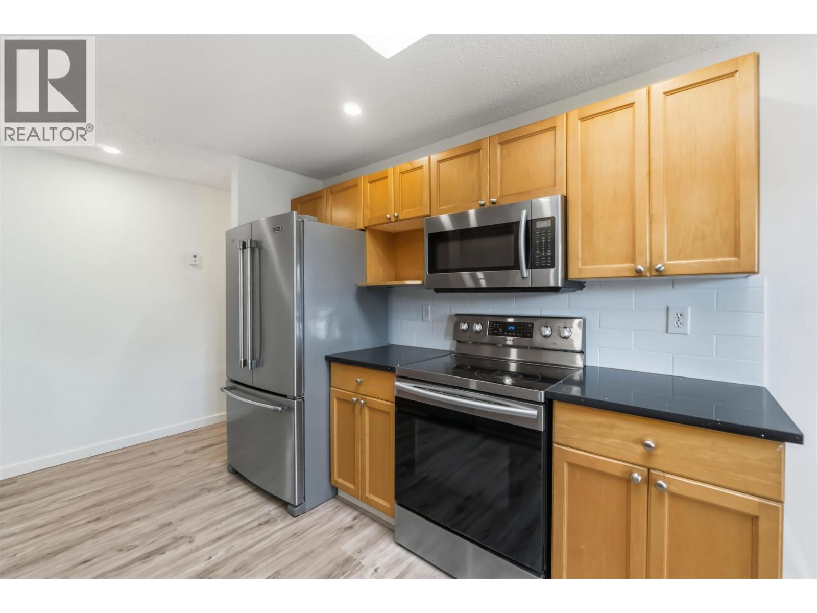 20225 Lorne Avenue Property Photo 11