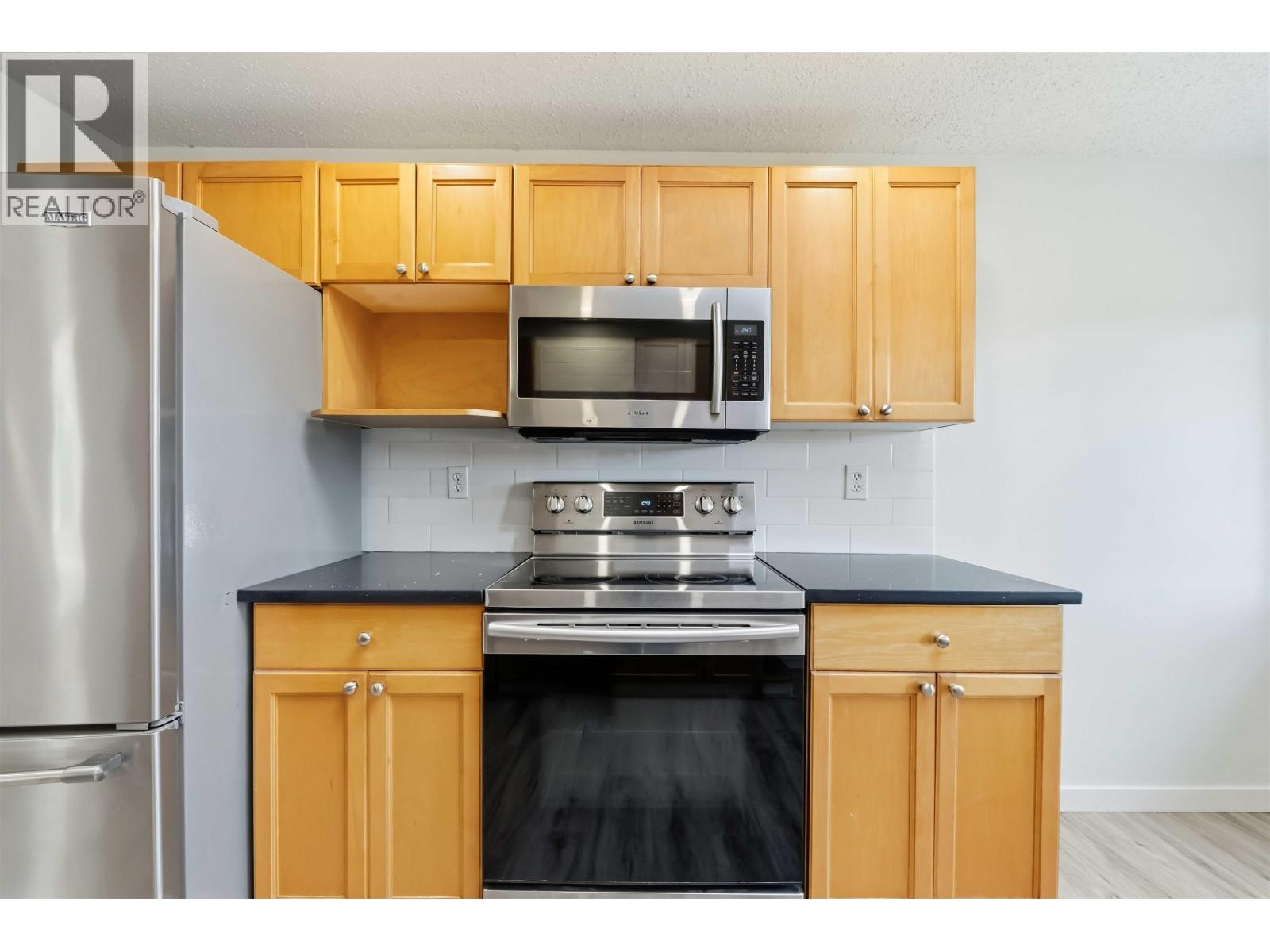 20225 Lorne Avenue Property Photo 14