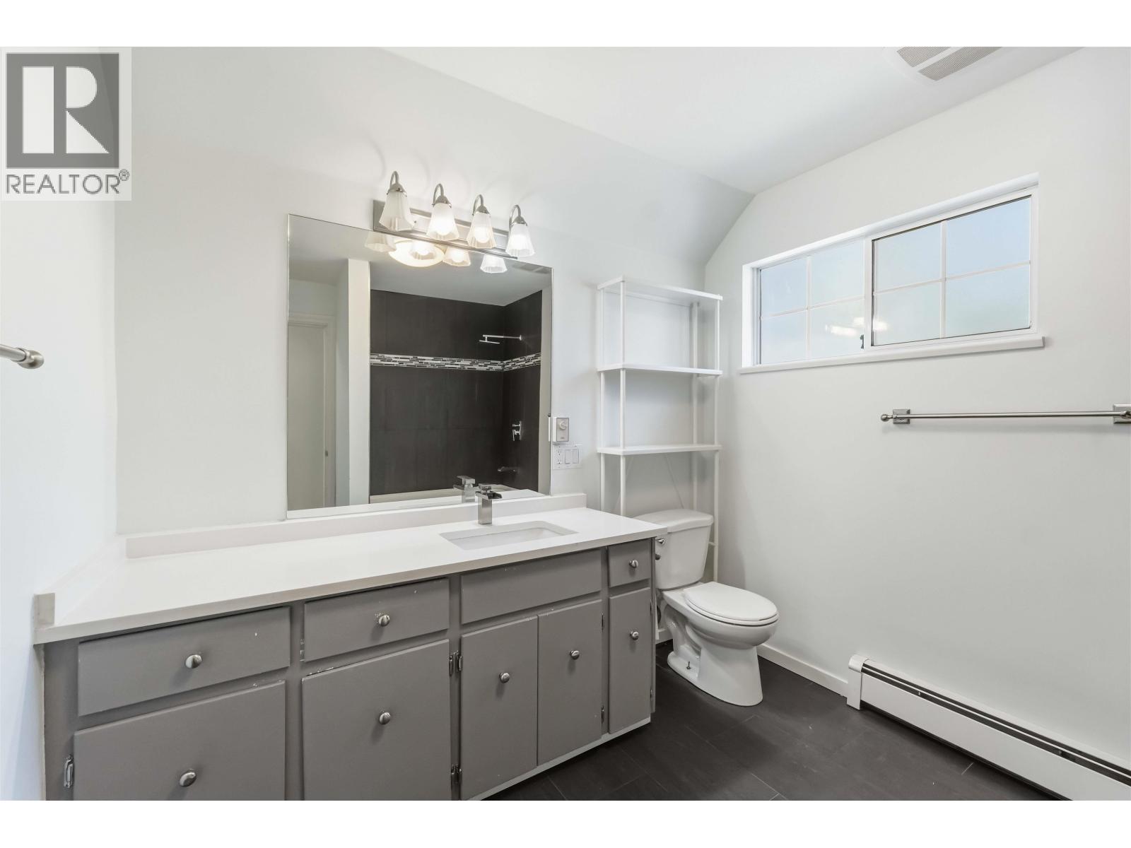 20225 Lorne Avenue Property Photo 24