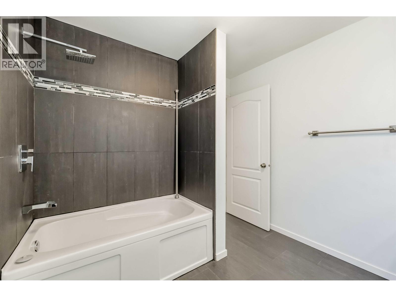 20225 Lorne Avenue Property Photo 25