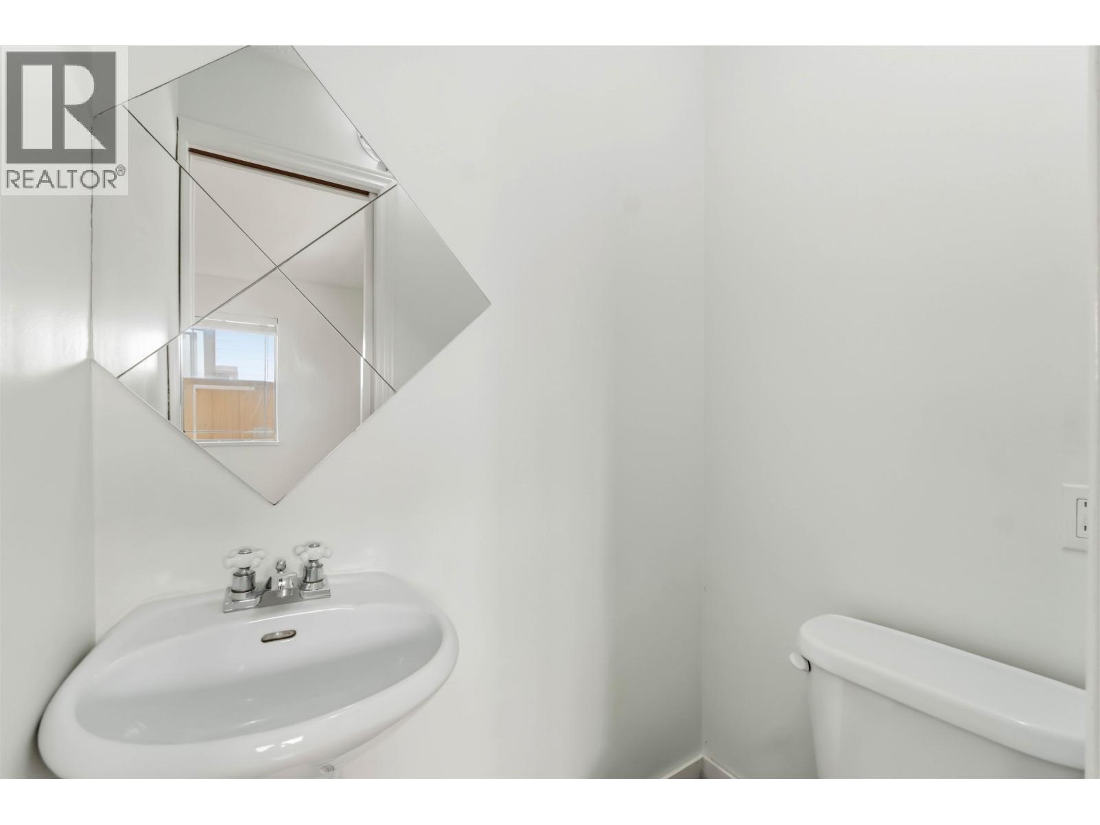 20225 Lorne Avenue Property Photo 26