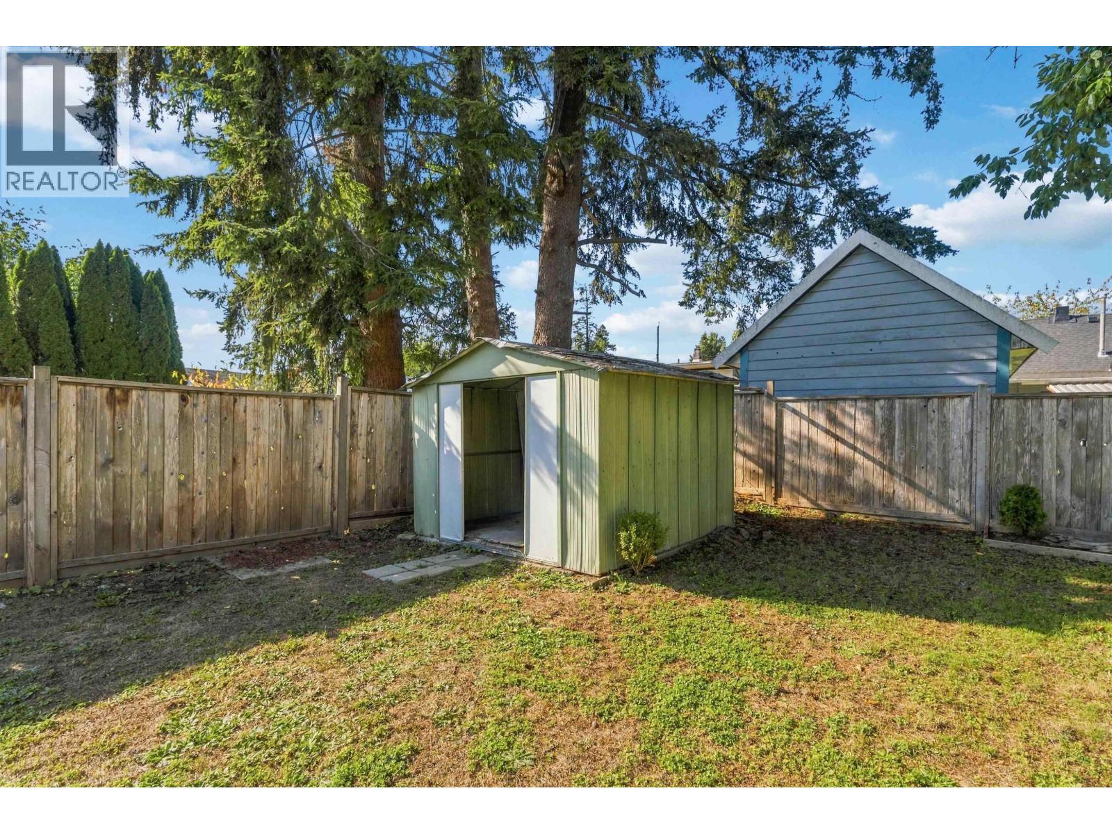 20225 Lorne Avenue Property Photo 35