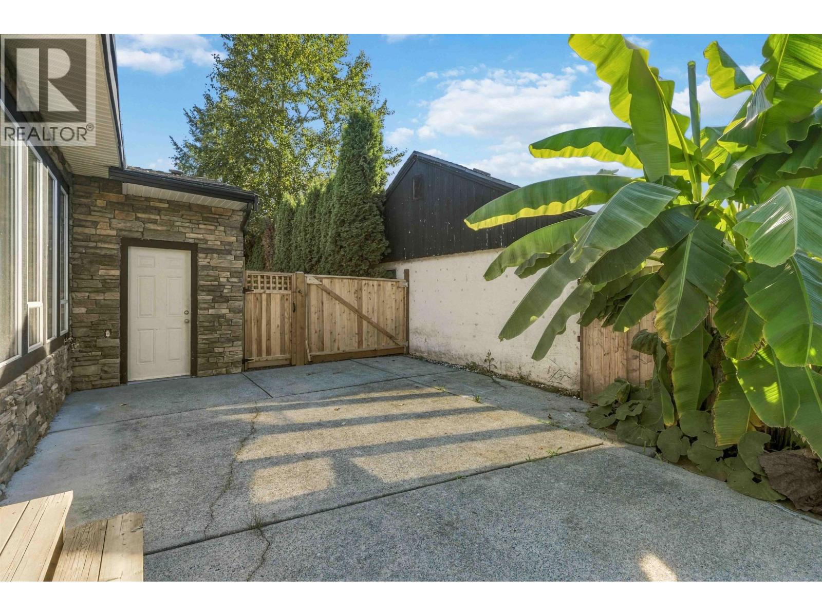 20225 Lorne Avenue Property Photo 36