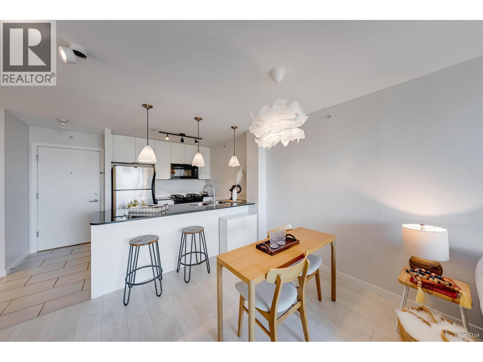 402 7138 Collier Street Property Photo 11
