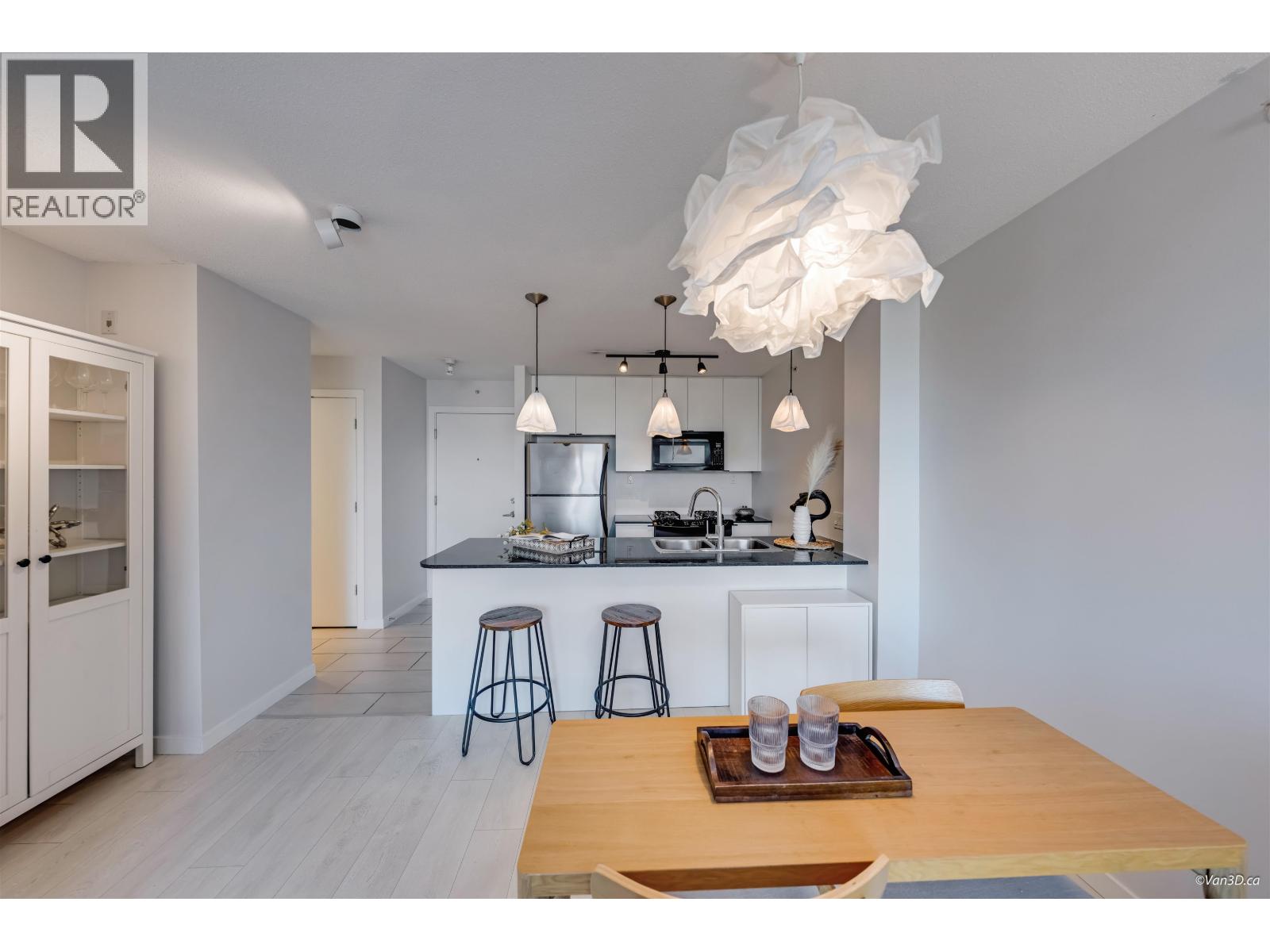402 7138 Collier Street Property Photo 15