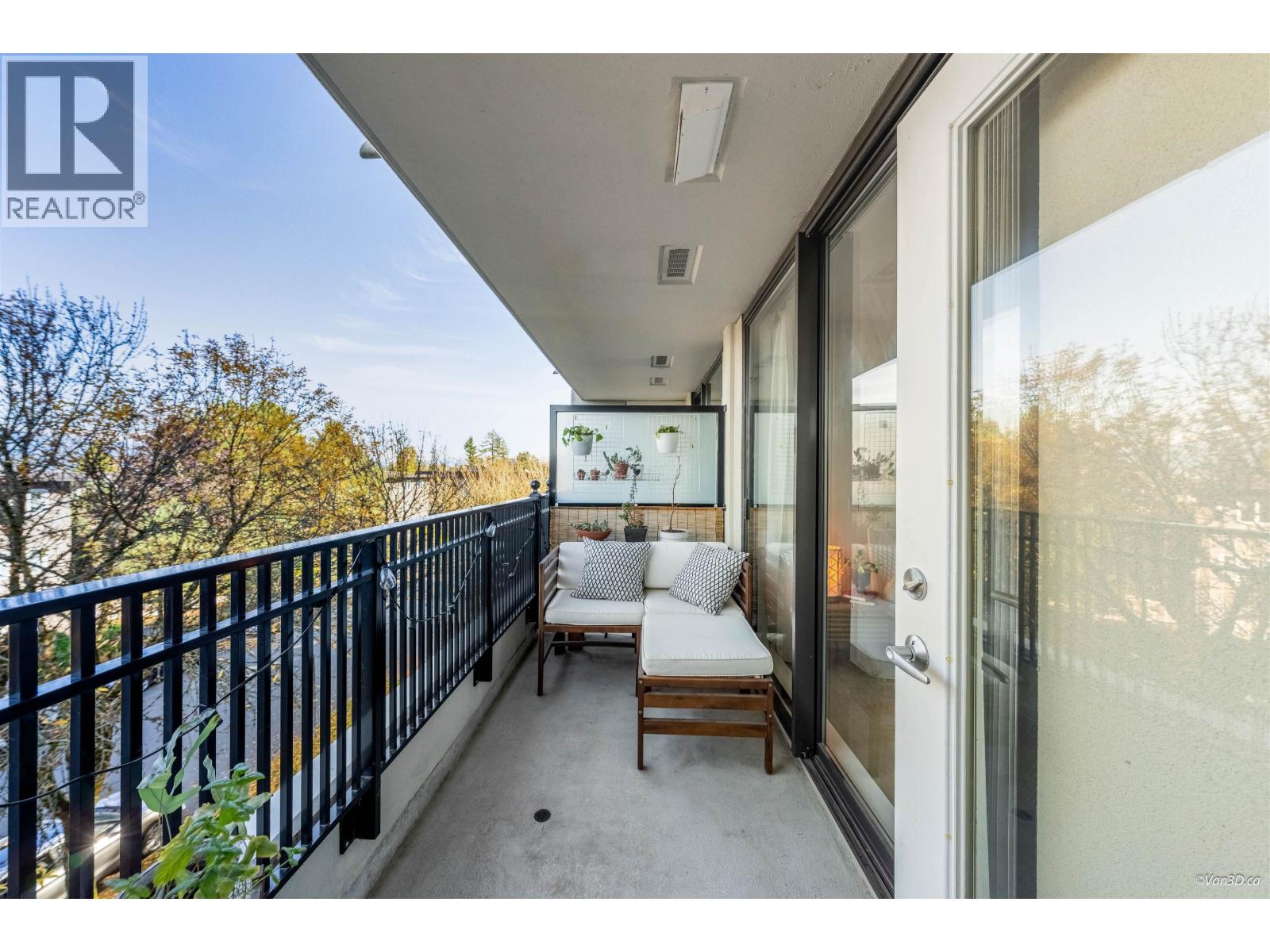 402 7138 Collier Street Property Photo 25