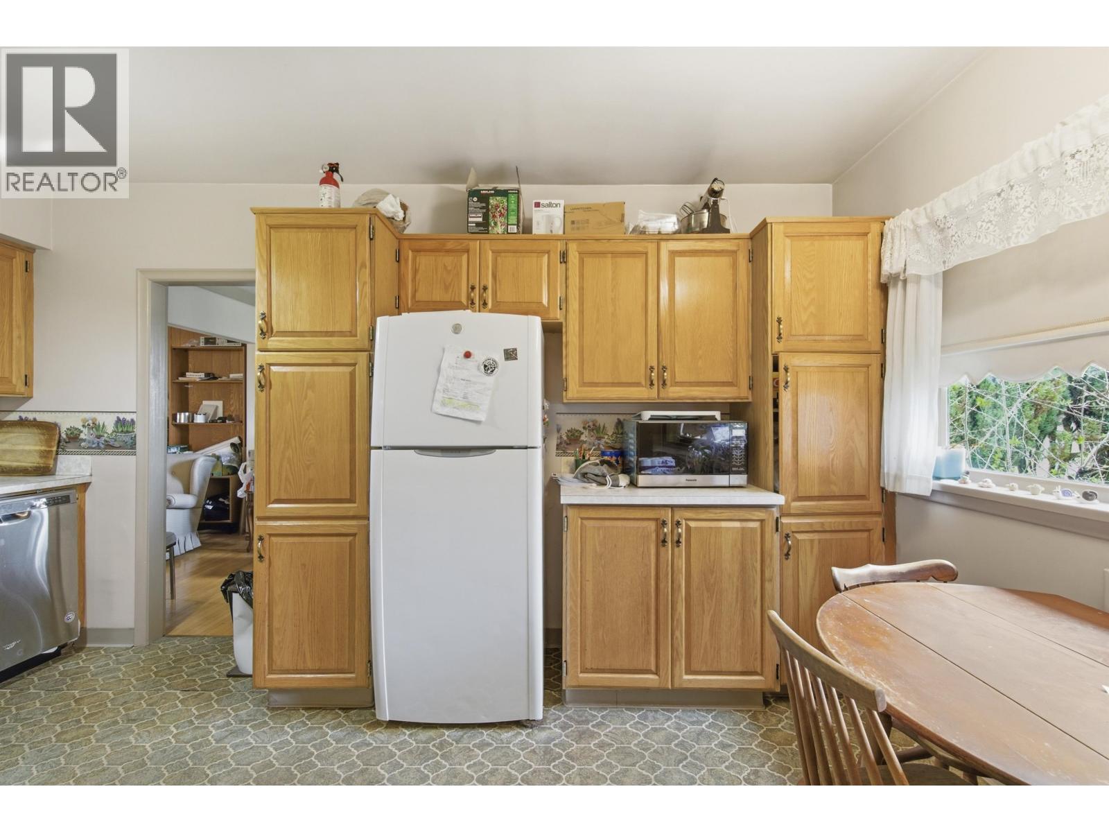 14 W 37th Avenue Property Photo 5