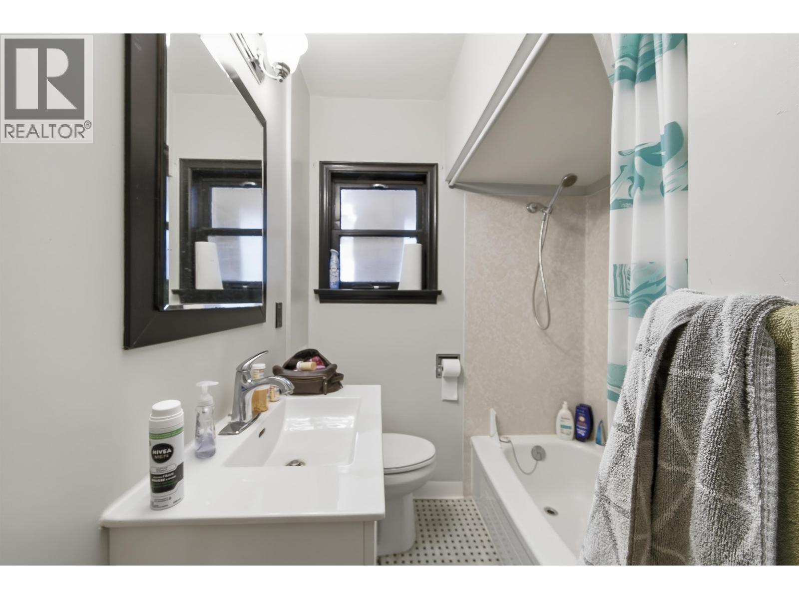 14 W 37th Avenue Property Photo 7
