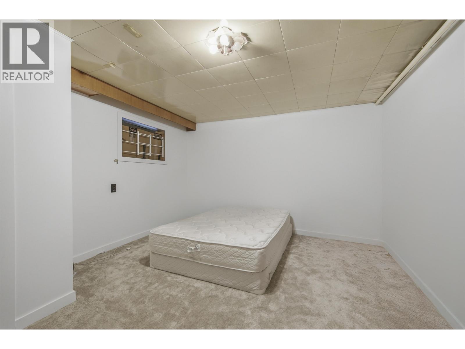 14 W 37th Avenue Property Photo 9