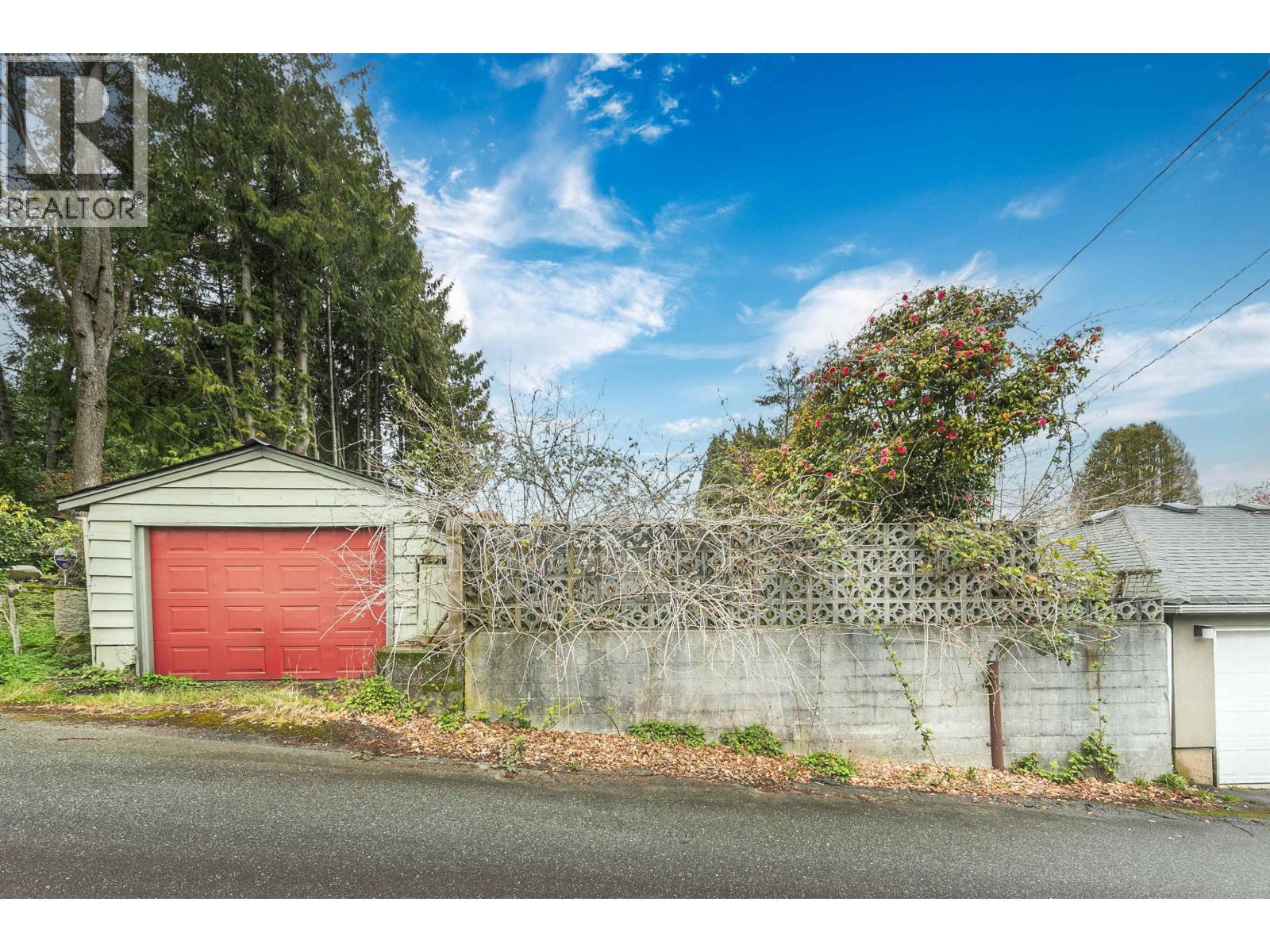 14 W 37th Avenue Property Photo 16