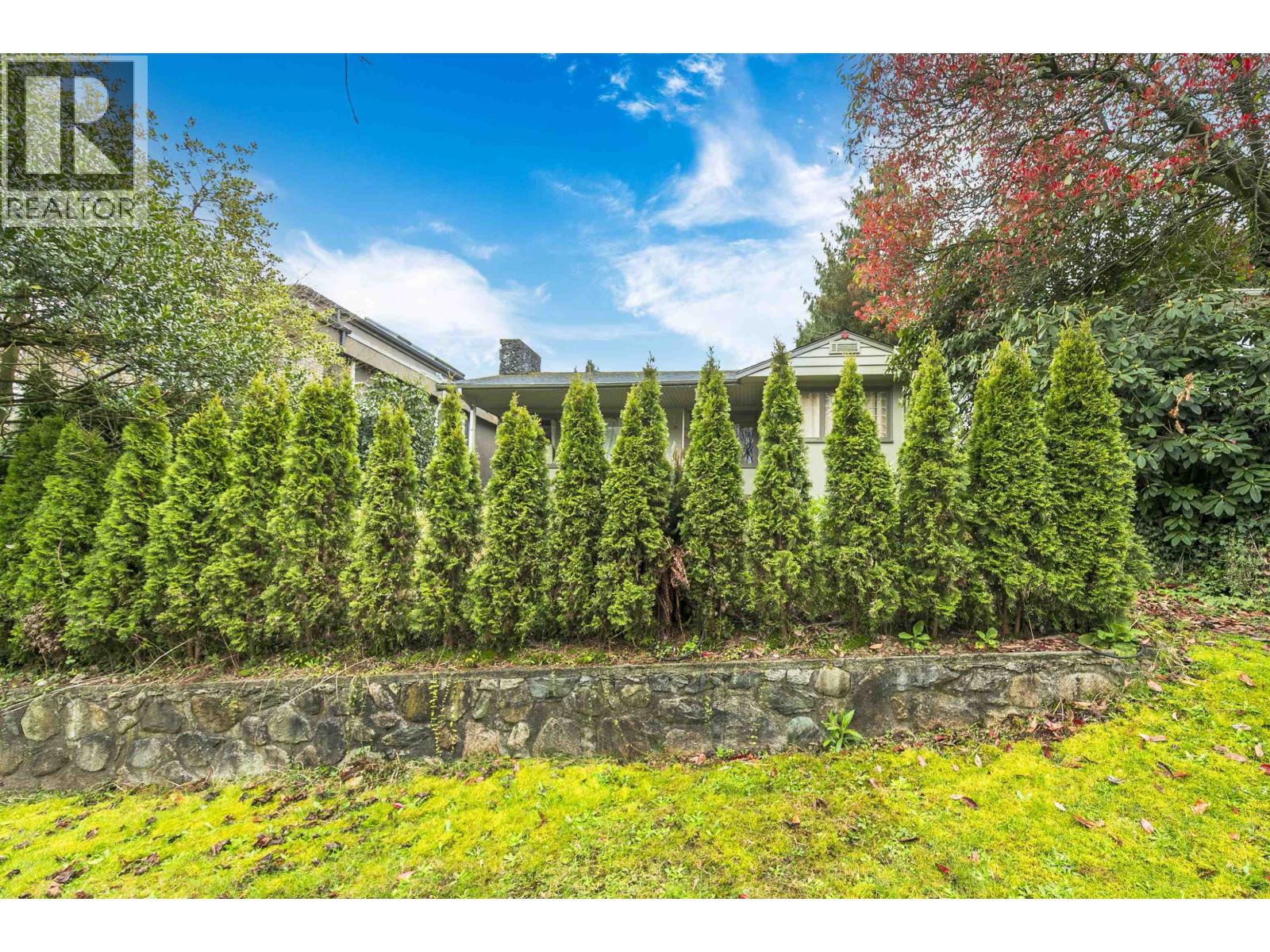 14 W 37th Avenue Property Photo 18