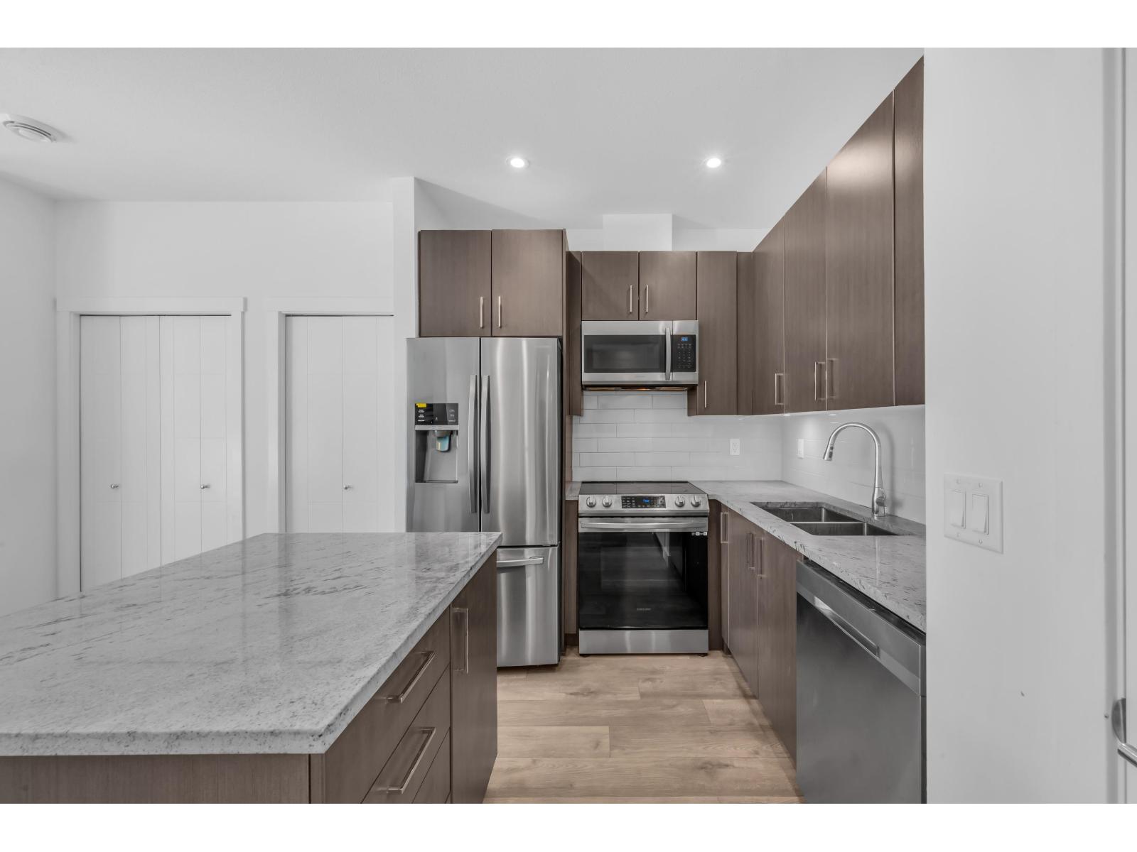 309 20362 72b Avenue Property Photo 4