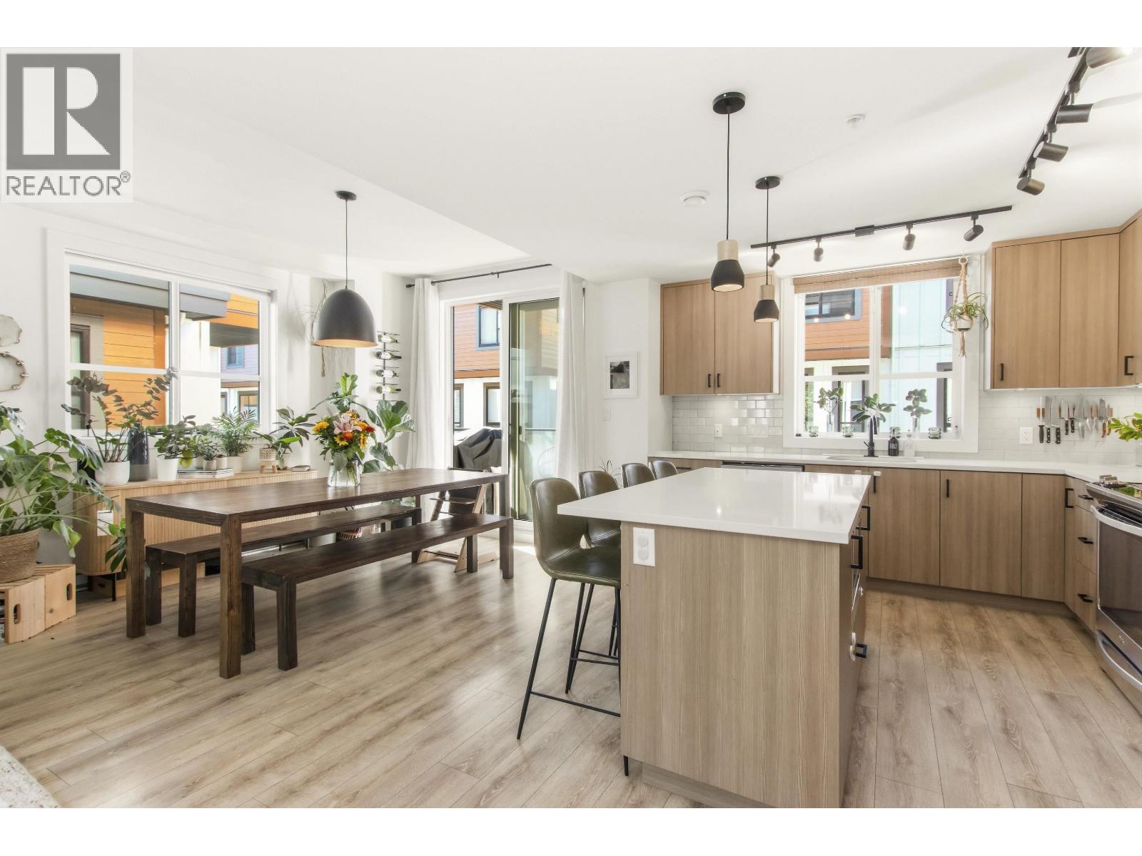 16 39769 Government Road Property Photo 4