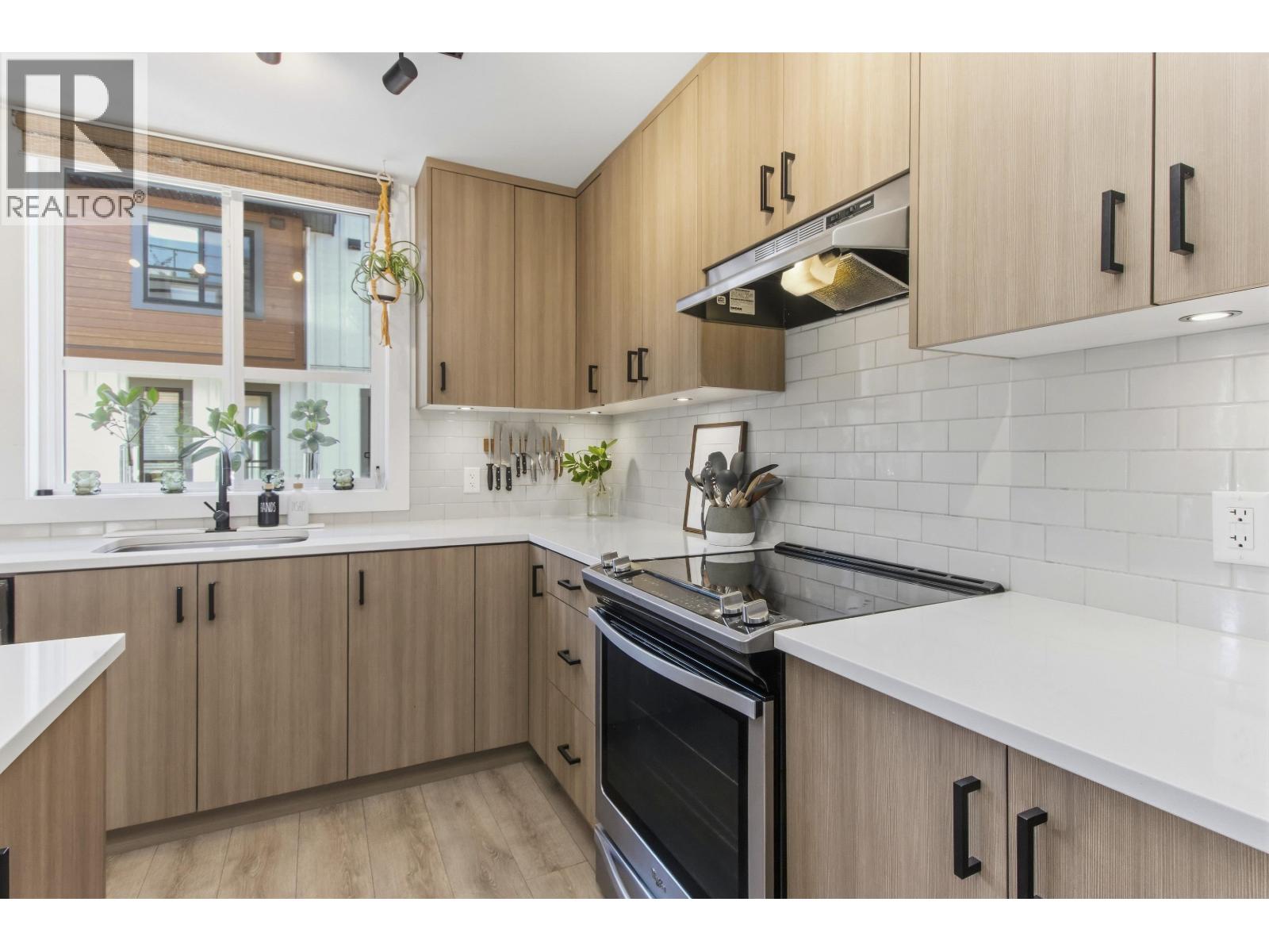 16 39769 Government Road Property Photo 5
