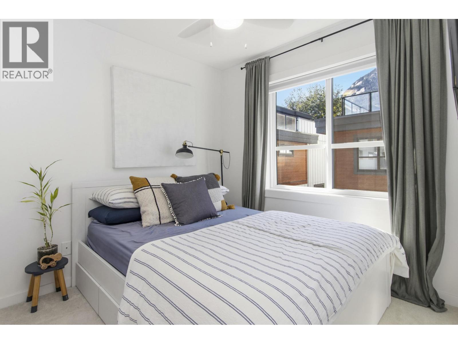 16 39769 Government Road Property Photo 18