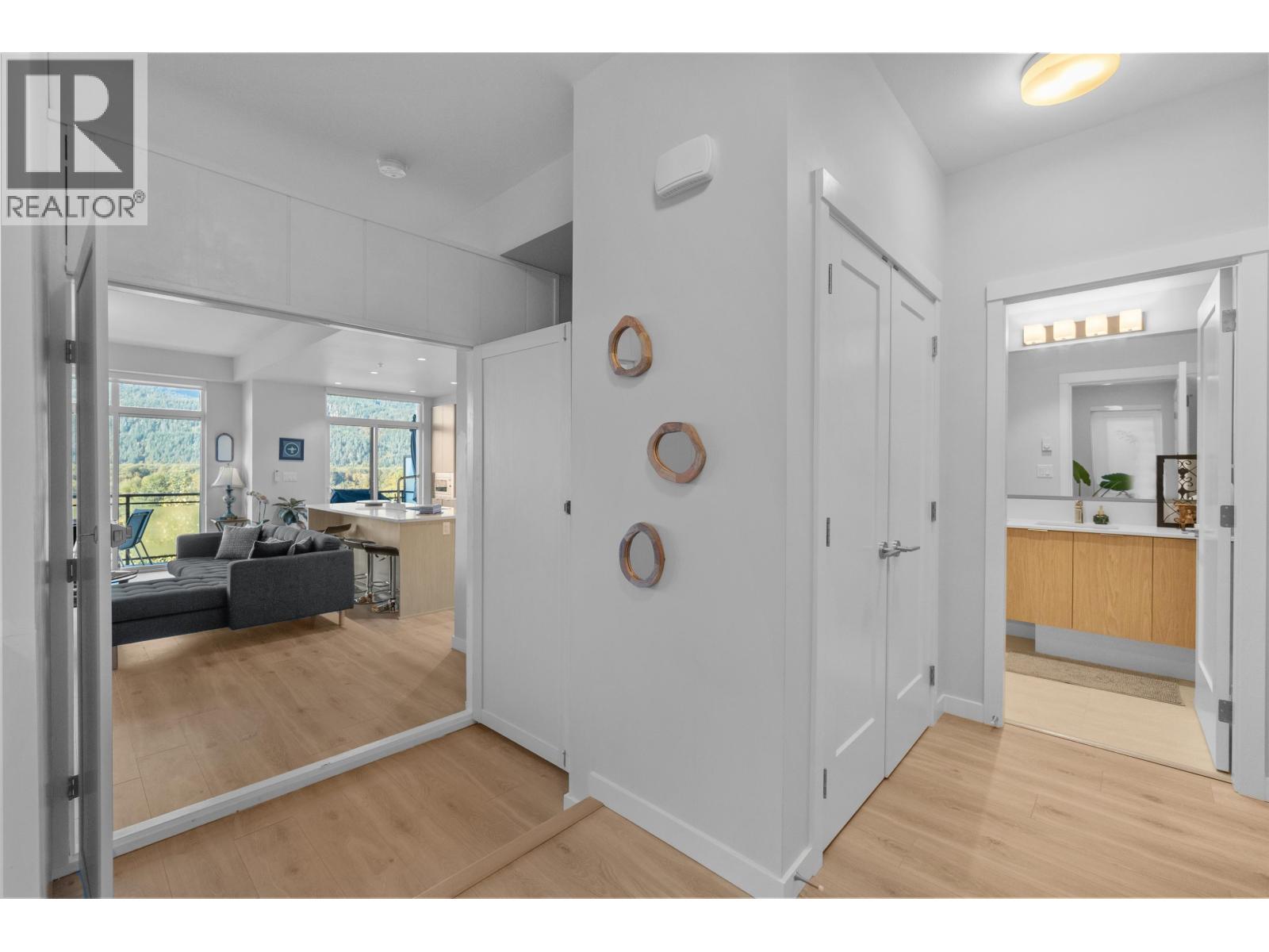 41245 Highline Place Property Photo 3