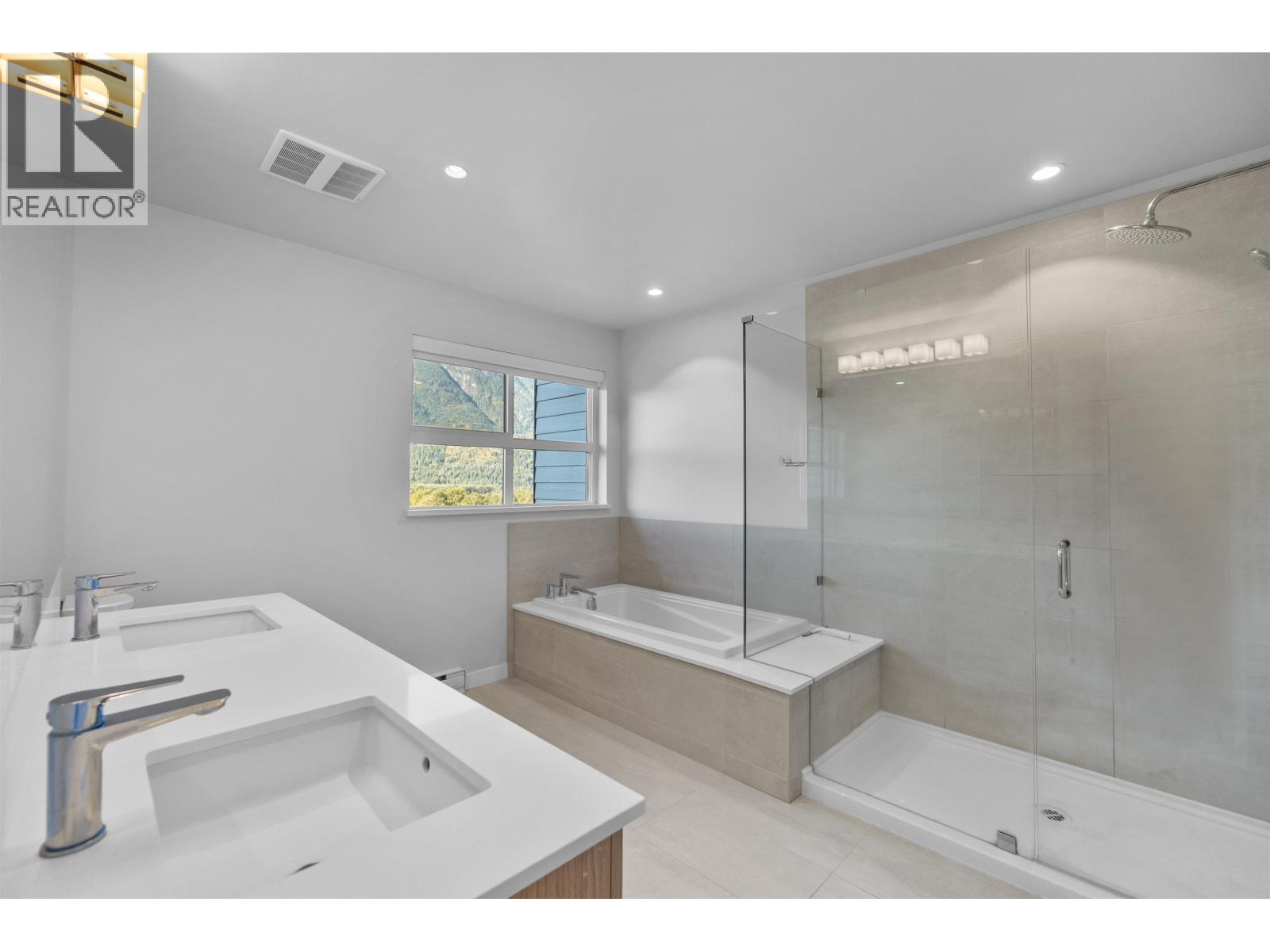 41245 Highline Place Property Photo 17