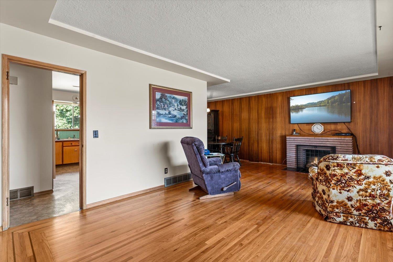 9481 Woodbine Street Property Photo 5