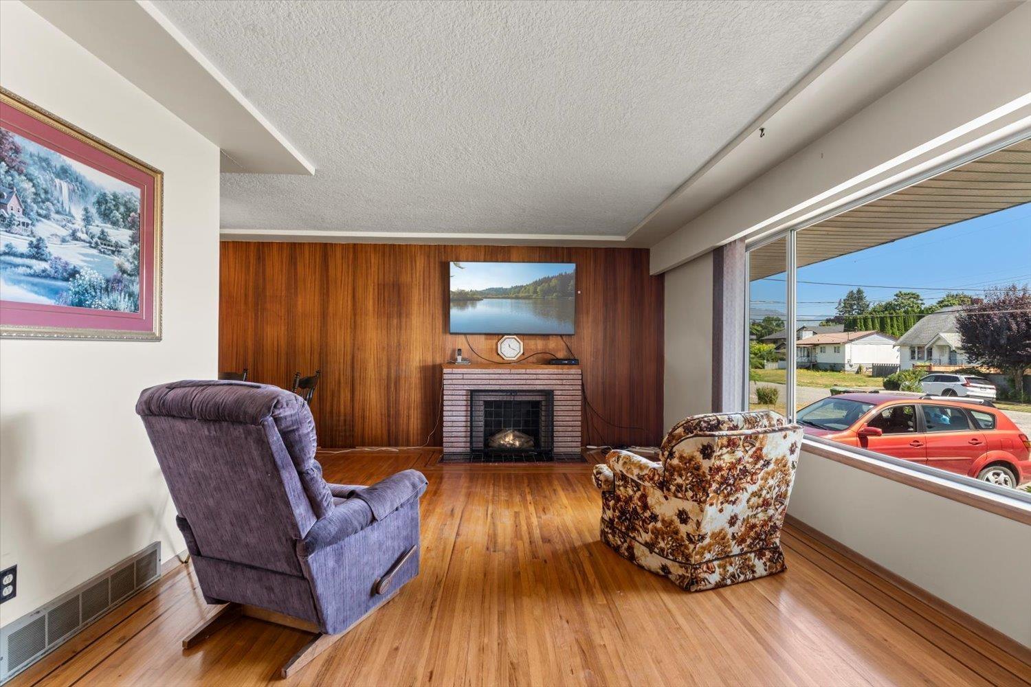 9481 Woodbine Street Property Photo 7