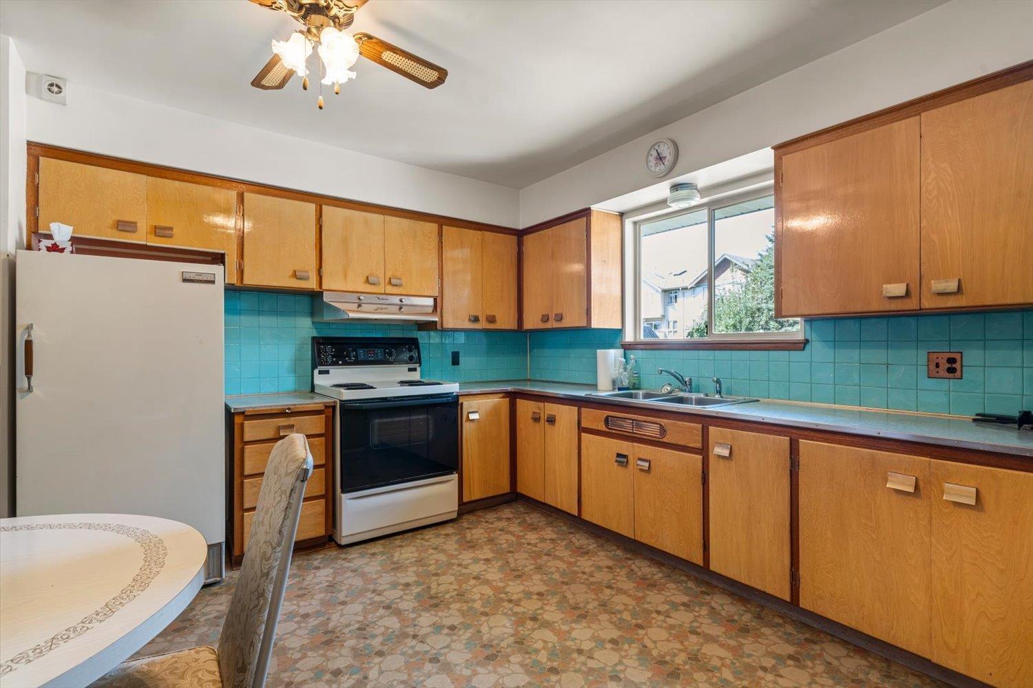 9481 Woodbine Street Property Photo 11