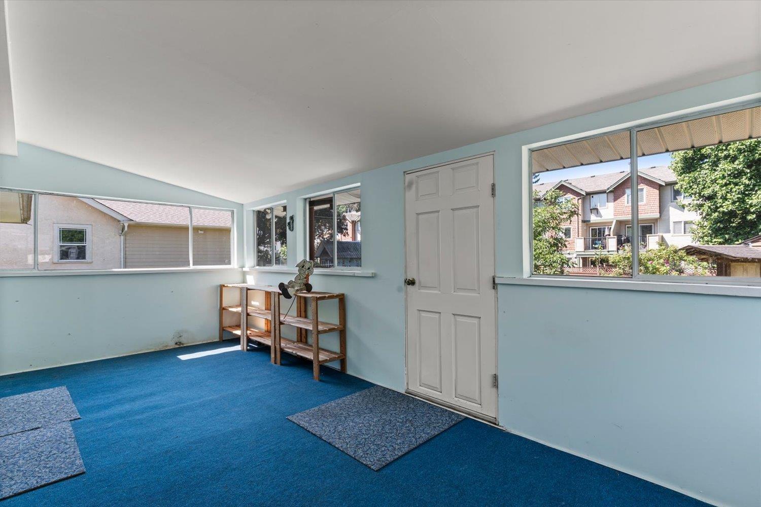 9481 Woodbine Street Property Photo 13