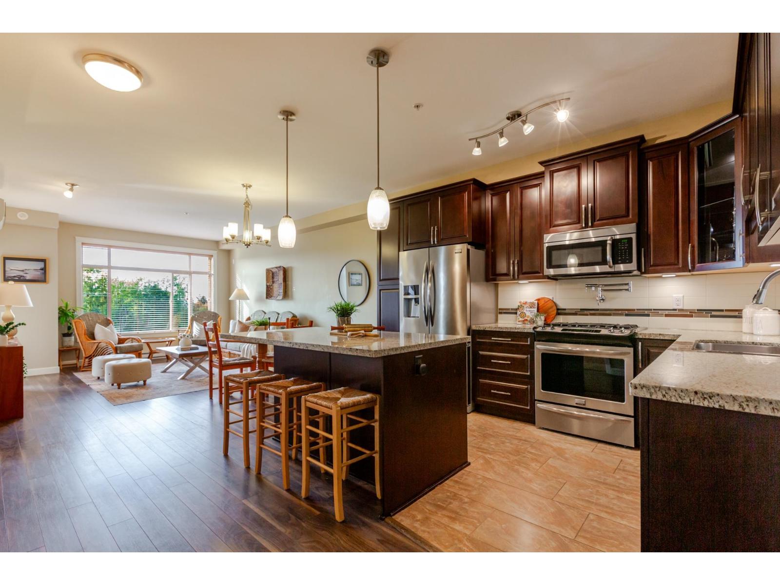 506 8157 207 Street Property Photo 4