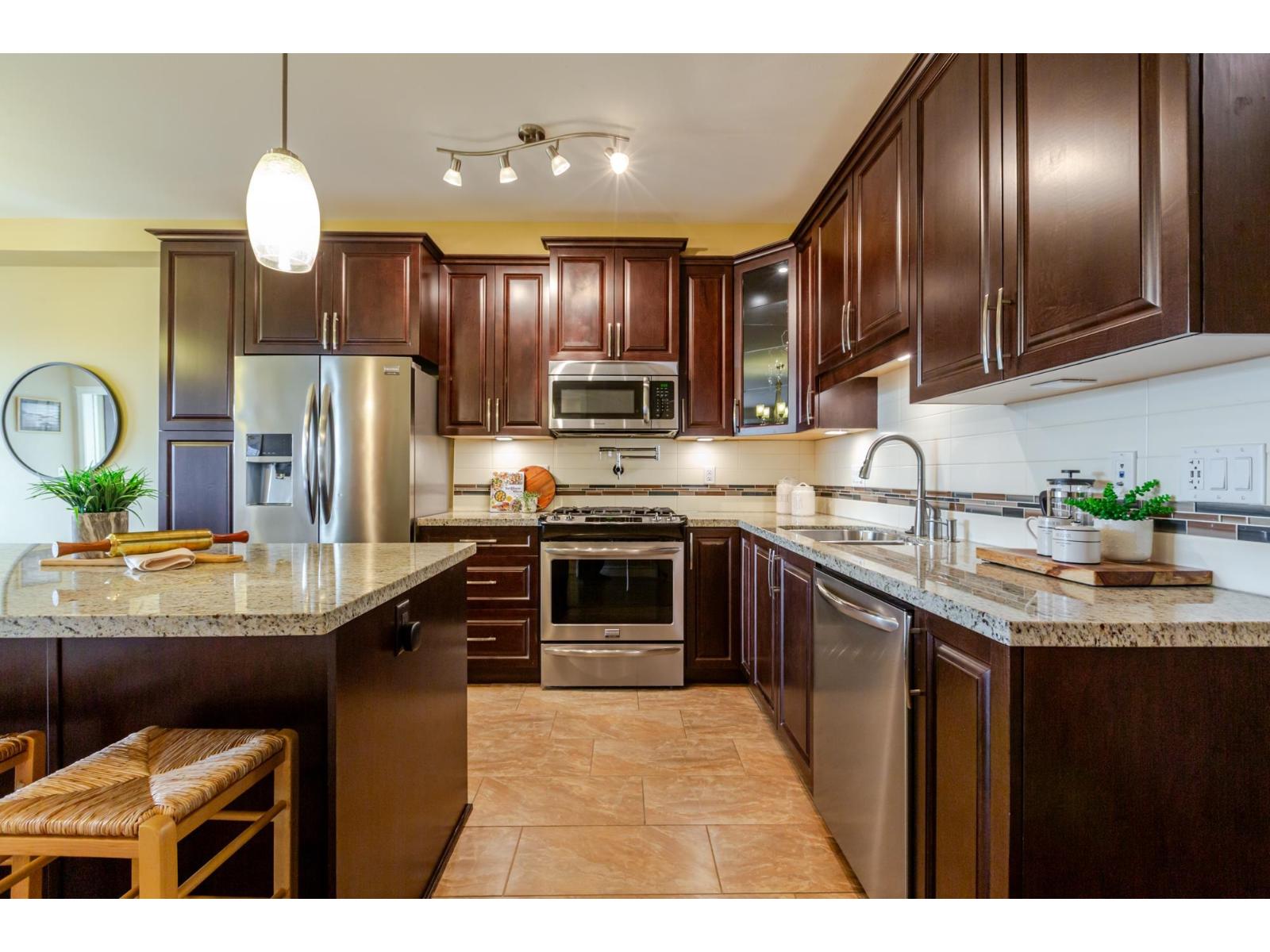 506 8157 207 Street Property Photo 5
