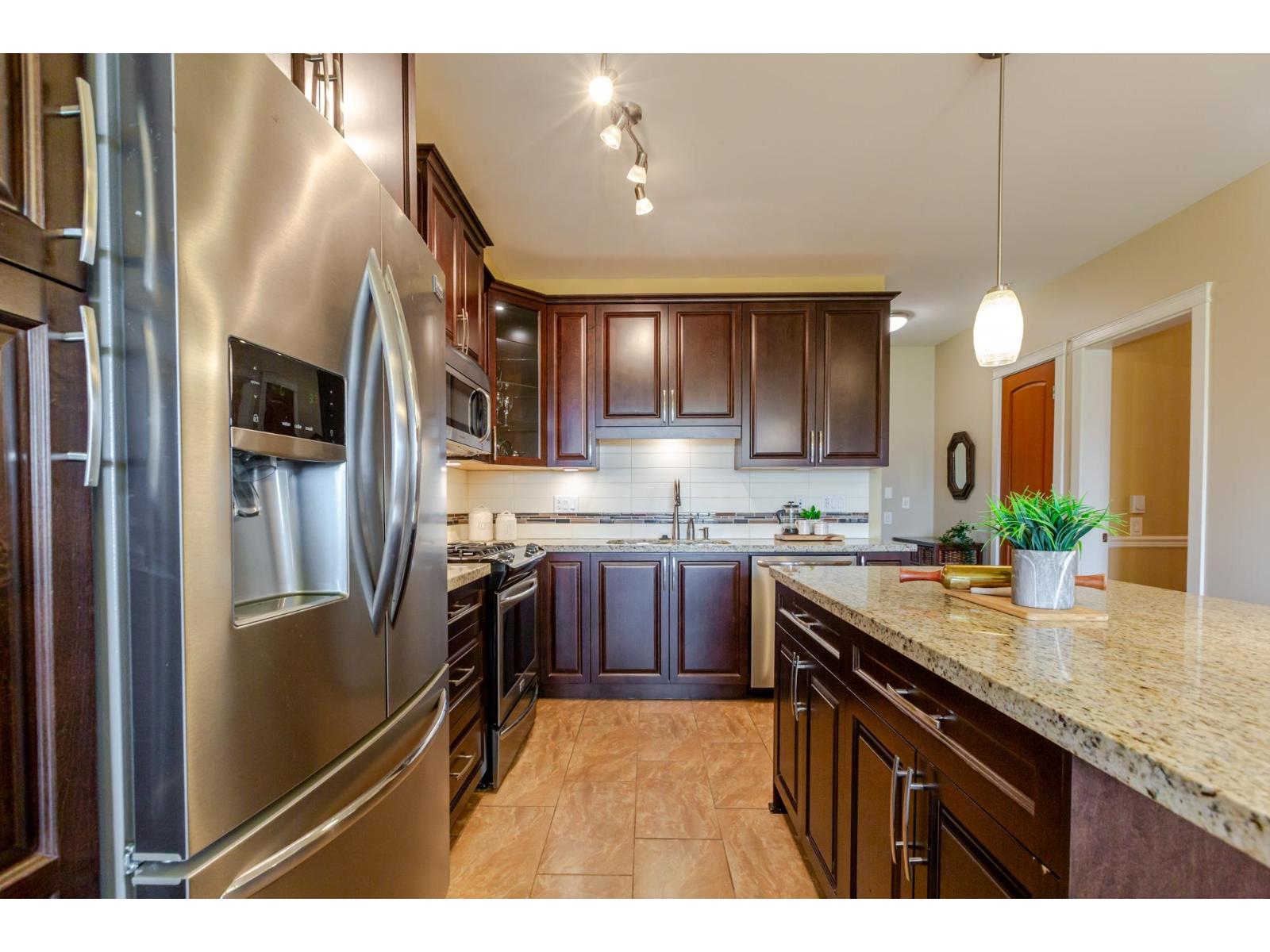 506 8157 207 Street Property Photo 6