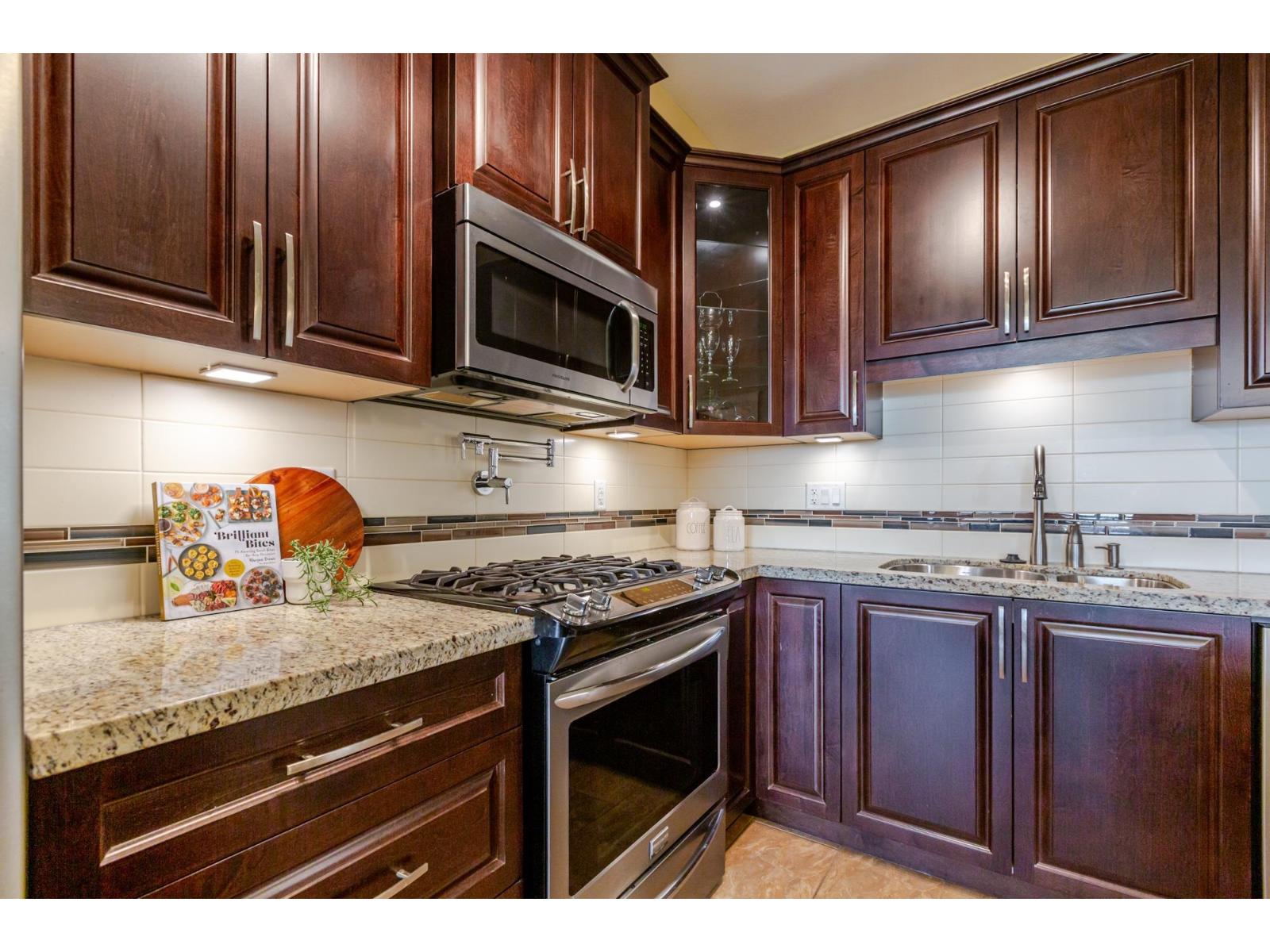 506 8157 207 Street Property Photo 7