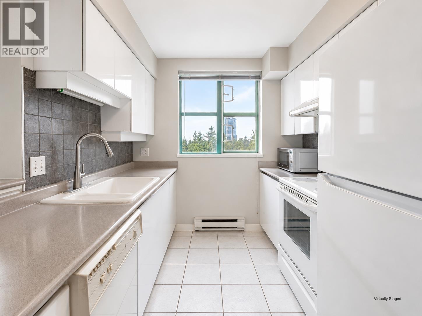 1704 3071 Glen Drive Property Photo 4