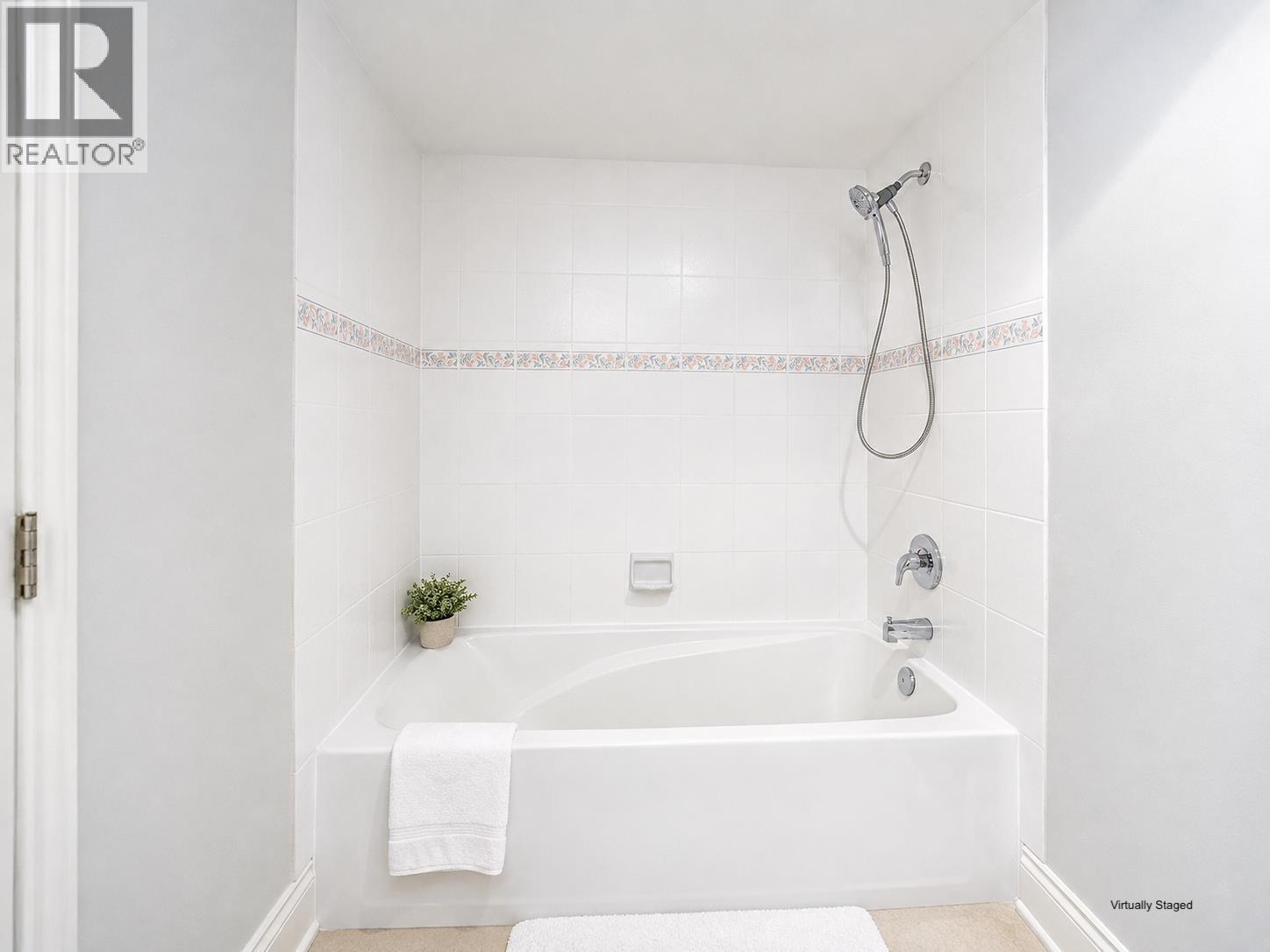 1704 3071 Glen Drive Property Photo 6