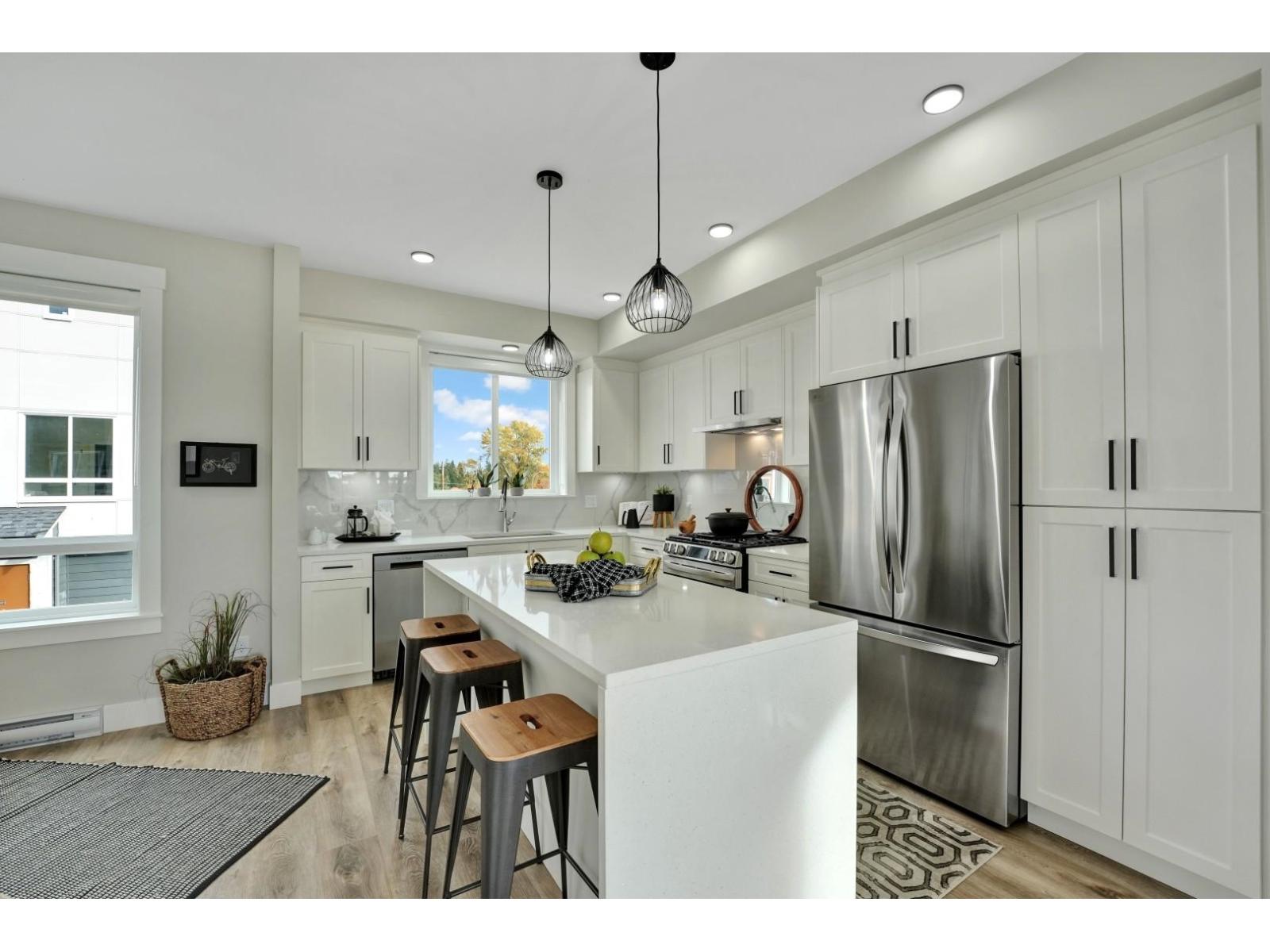 30 17155 79a Avenue Property Photo 2