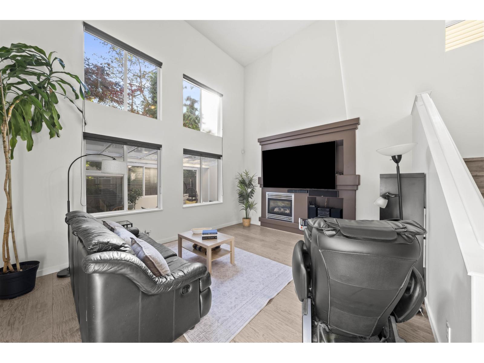 14938 59 Avenue Property Photo 3
