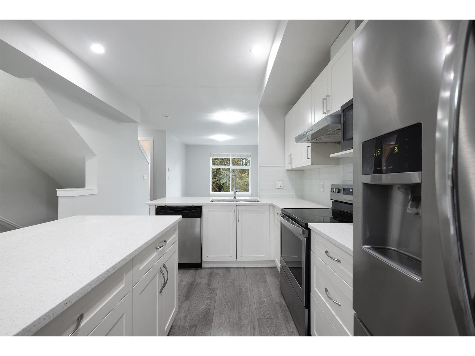 27 14660 105a Avenue Property Photo 1