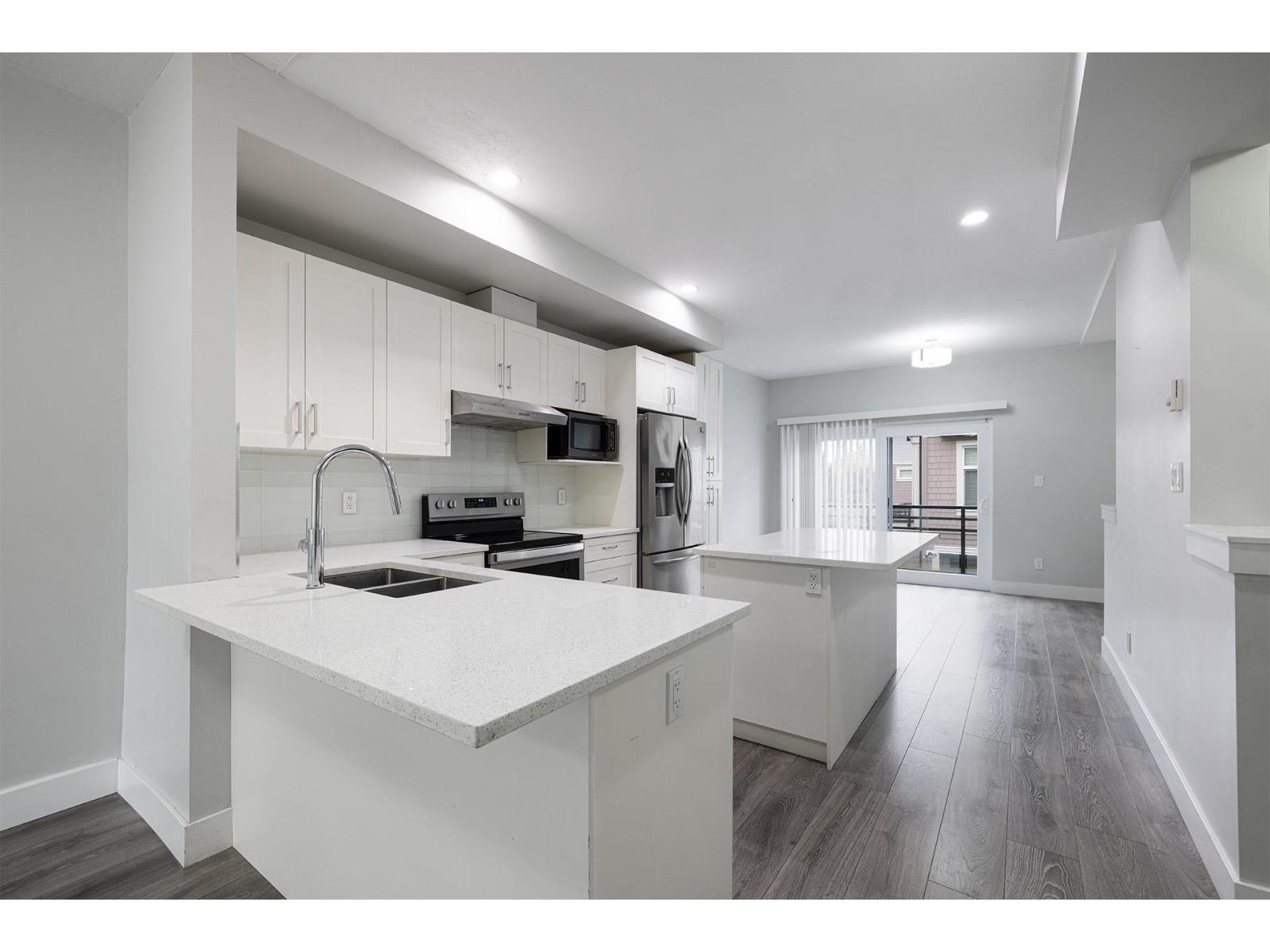 27 14660 105a Avenue Property Photo 4